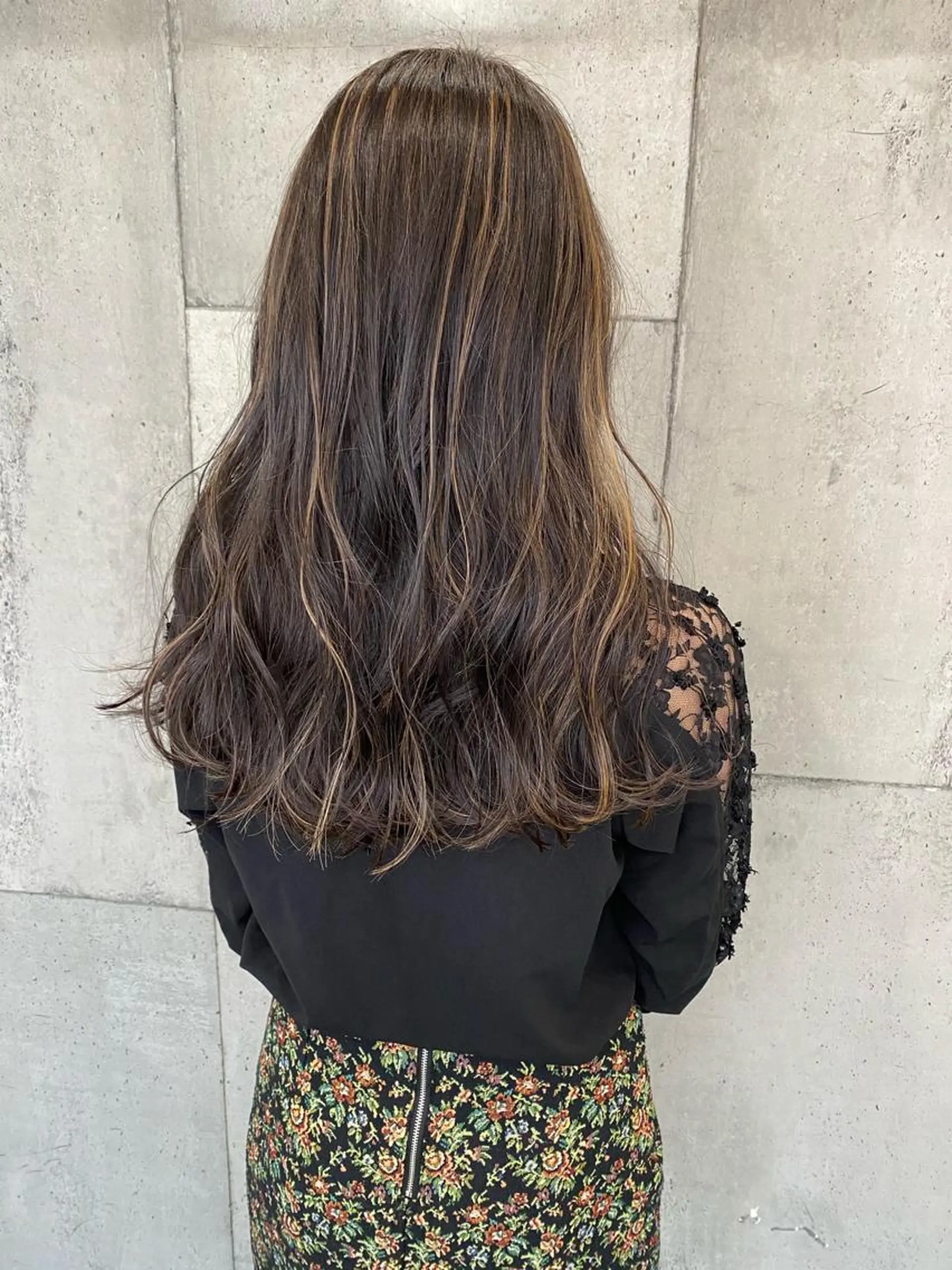 セミロング カラー ベージュカラー ハイライトカラー 卒業式のヘアスタイル ハイライト ヘアカラー トリートメント hair  space Atoz所属・東 寛道のヘアスタイル