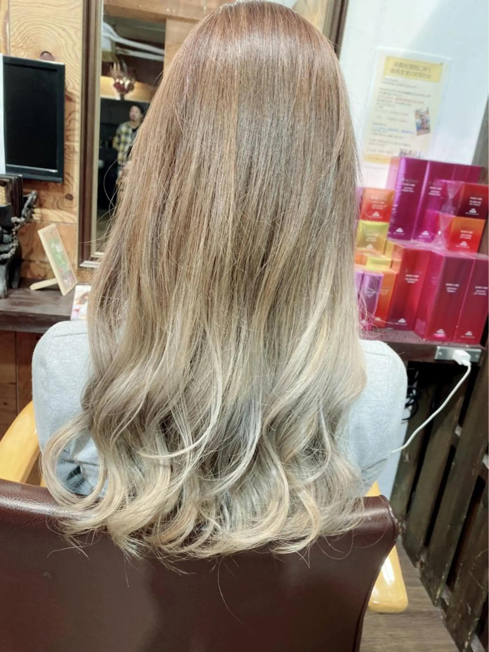 ロング カラー IwAsh大和駅前店所属・IwAsh大和駅前店 河野亜里香のヘアスタイル