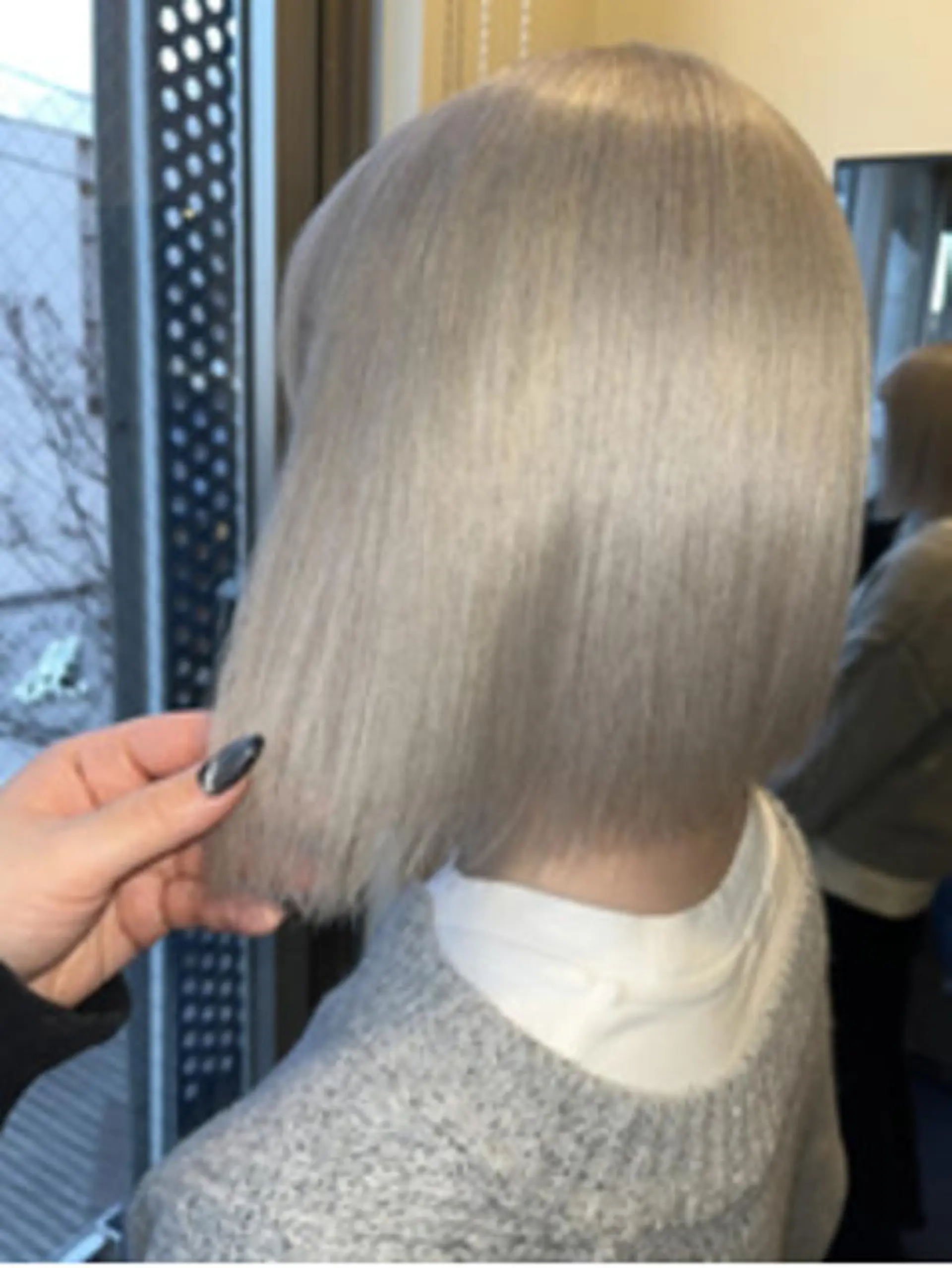 ミディアム ヘアカラー W_SALON ［触れたくなる艶髪］のヘアスタイル
