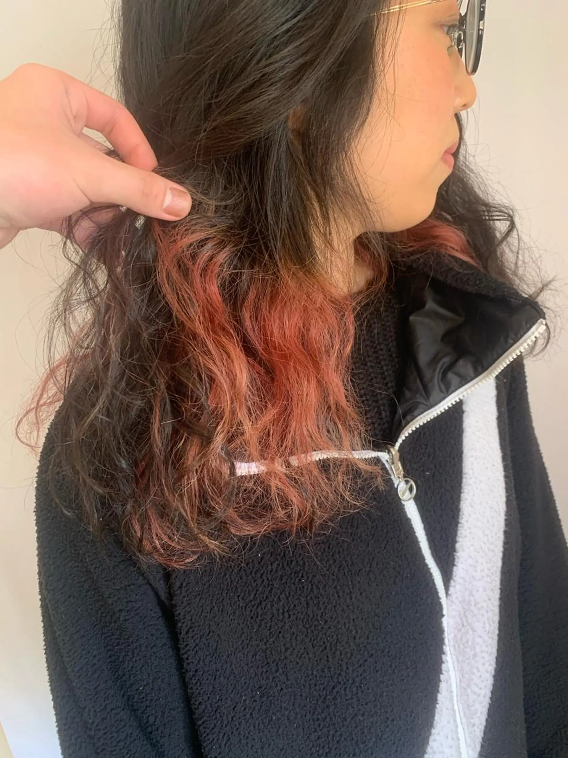 カラー ブリーチ インナーカラー オレンジ ピンクカラー 血分 優人のヘアスタイル