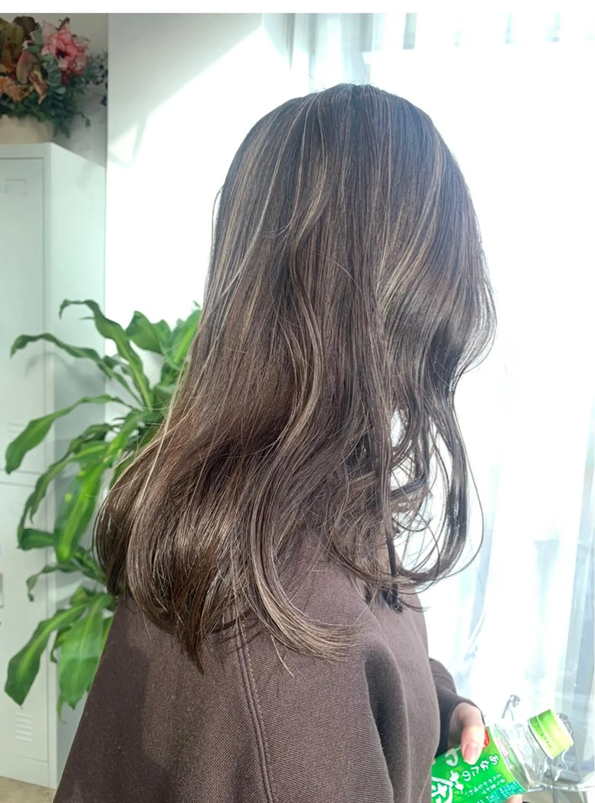 セミロング カラー ベージュカラー ハイライトカラー ハイライト 小森 祐希のヘアスタイル