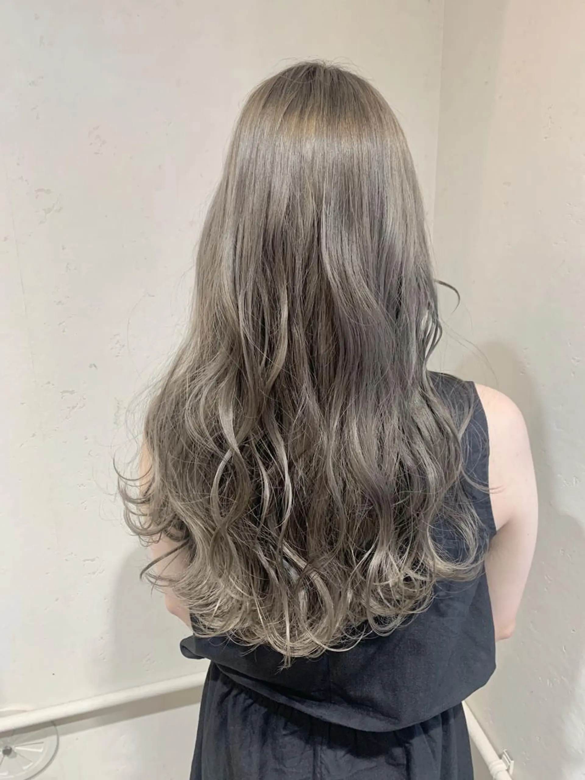 ロング カラー パーマ ヘアアレンジ ブリーチ ケアブリーチ グレージュ ミルクティーグレージュ ヘアカラー トリートメント filo byFeria渋谷所属・縮毛矯正/美髪 髪質改善/石田幸輔のヘアスタイル