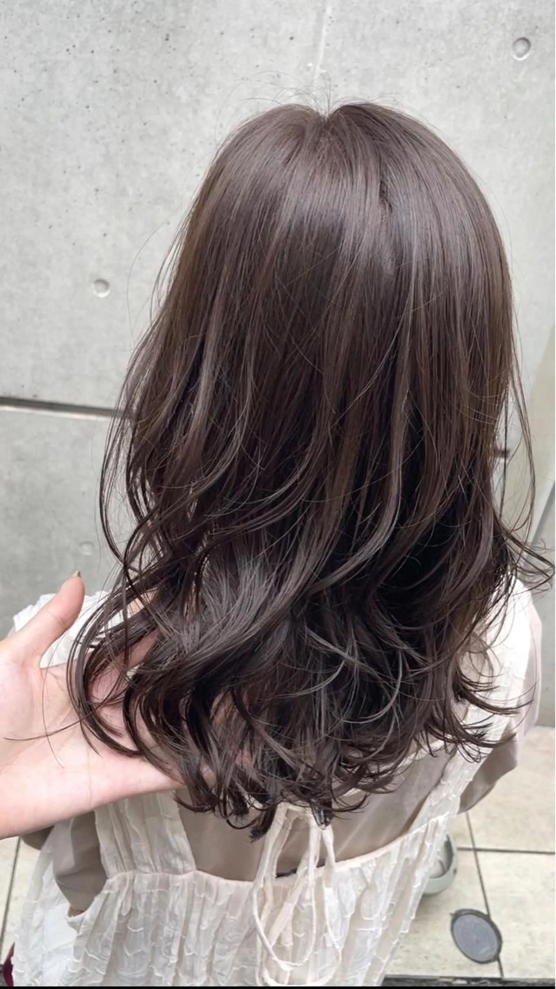 ミディアム カラー ベージュカラー ブリーチ ブラウンカラー グレージュ ハイライトカラー カット ヘアカラー トリートメント BEBE所属・ブリーチなし 透明感カラーKANAのヘアスタイル