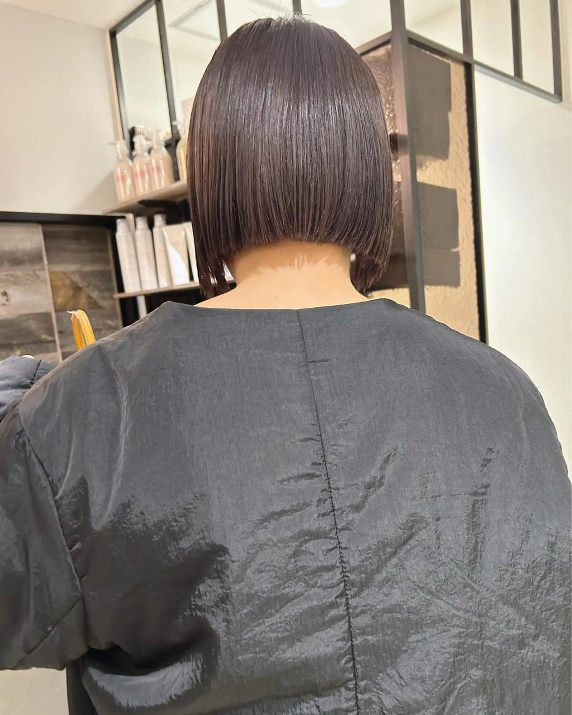 ショート カラー ブリーチ グレージュ パープルカラー ボブ カット ヘアカラー トリートメント Loom.所属・村上雅人 ナチュラルモードのヘアスタイル