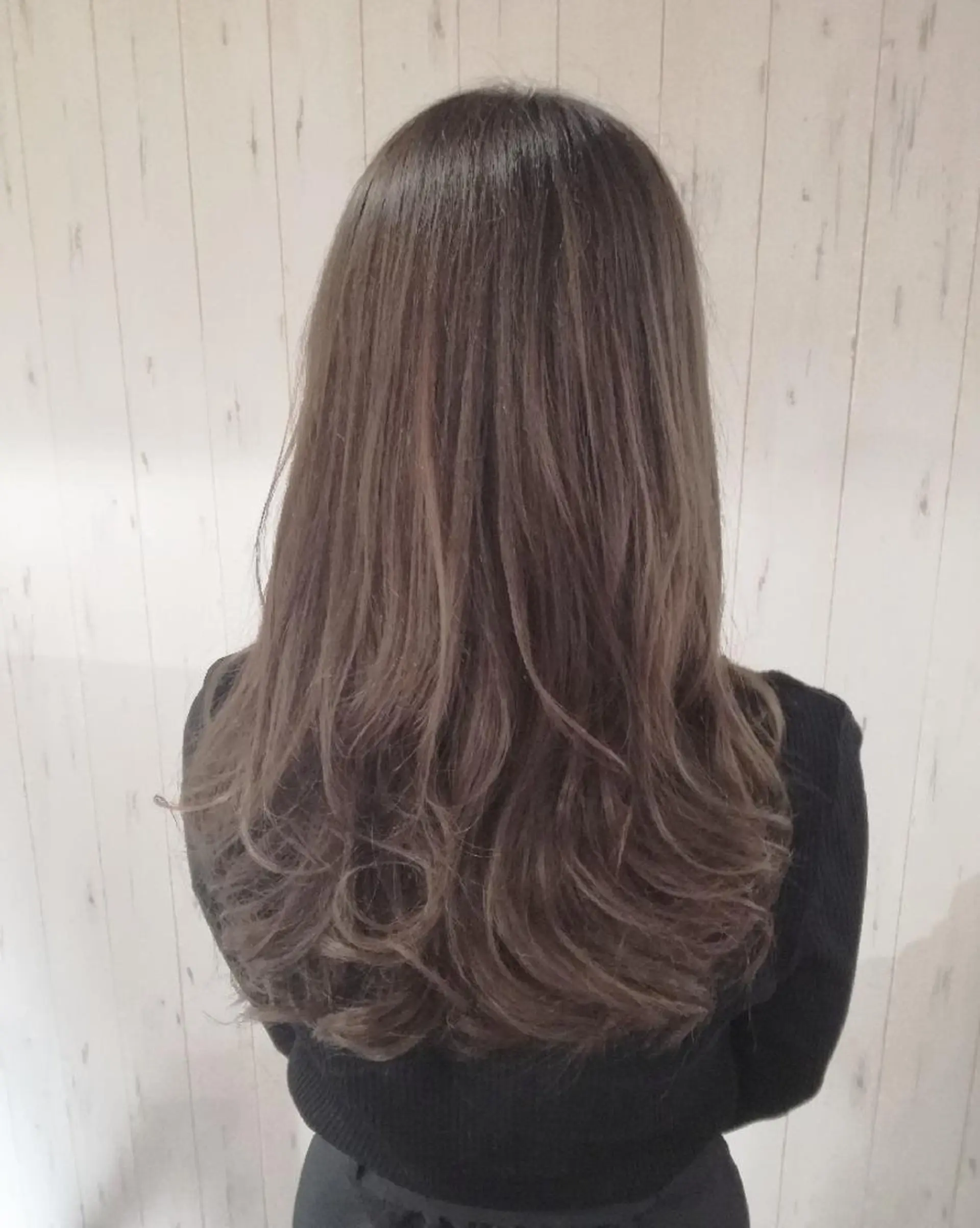 ロング カラー ベージュカラー 透明感カラー 西川 敏夫のヘアスタイル