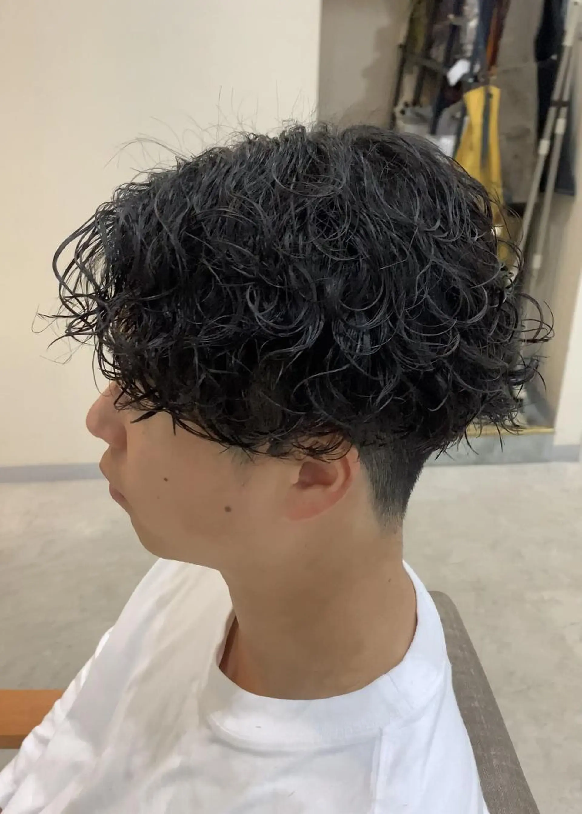 ショート パーマ メンズ アップバング メンズブリーチ センターパート フェードカット メンズハイライト カット パーマ トリートメント クセを最大限に活かす メンズパーマ奈良大祐のヘアスタイル