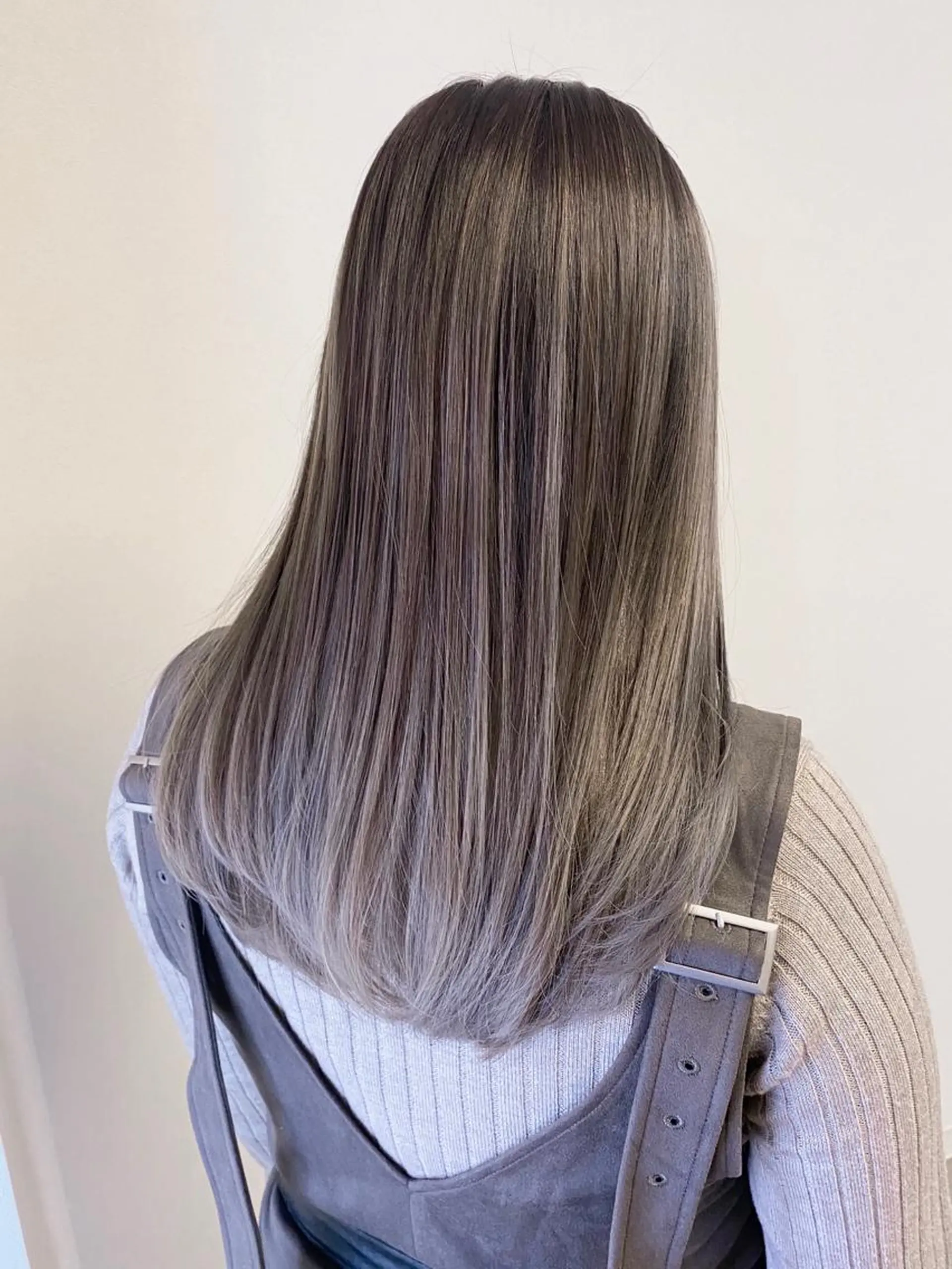 ミディアム カット ヘアカラー 縮毛矯正 トリートメント ヘアセット ハルカ/透け感カラー /顔周りレイヤーのヘアスタイル