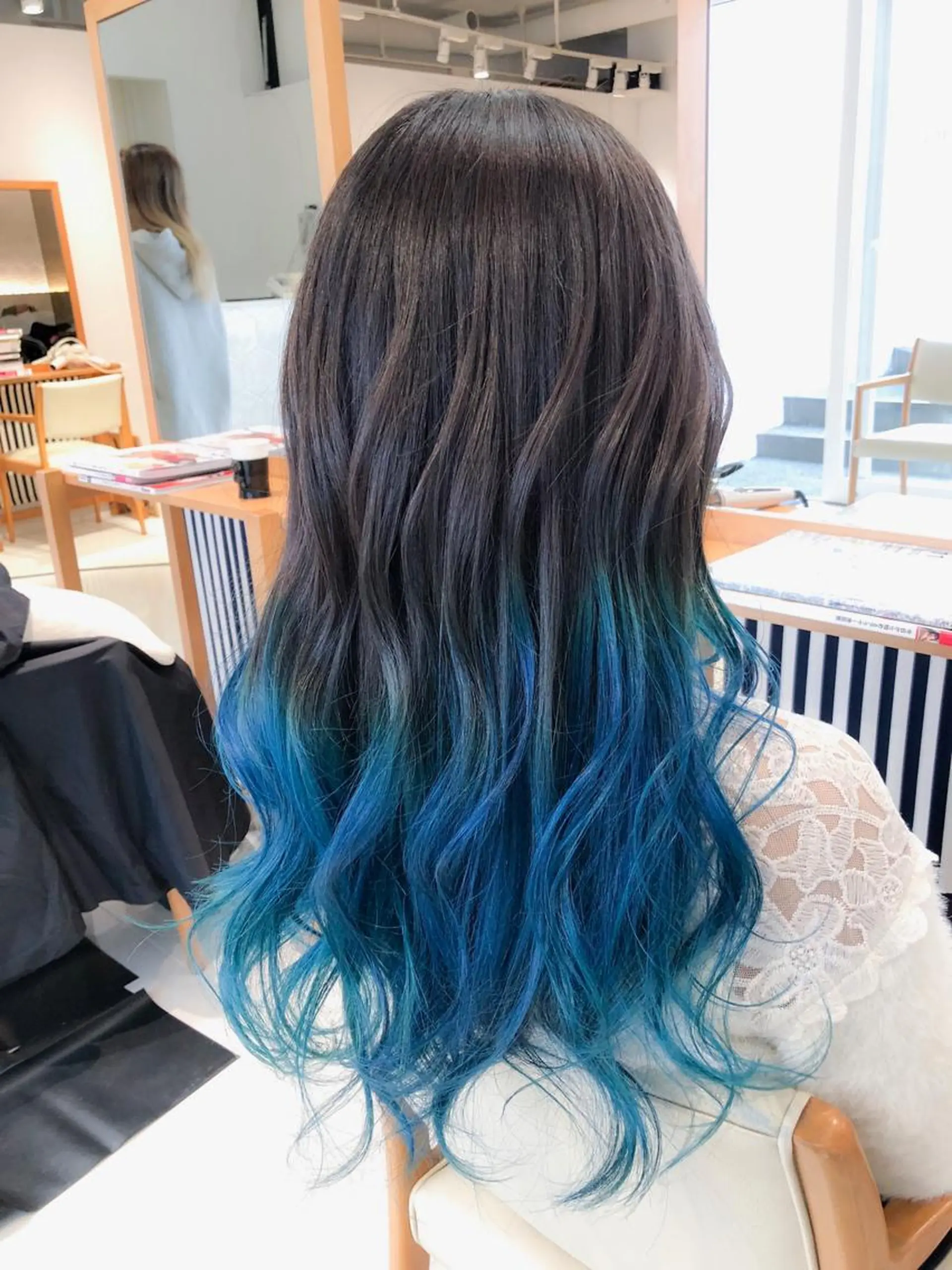 ロング カラー ブルーカラー グラデーションカラー Days 透明感カラーのヘアスタイル