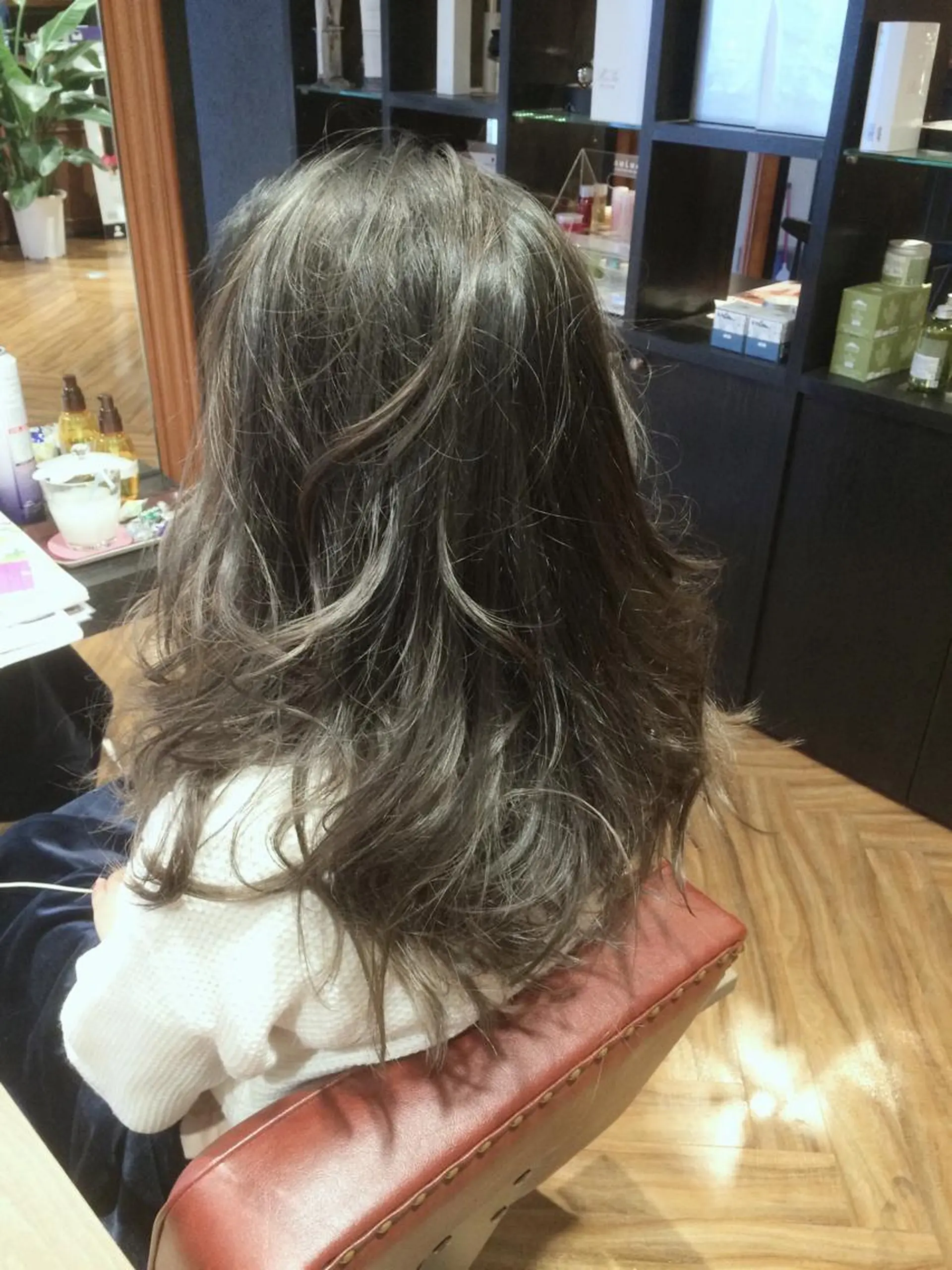 ミディアム セミロング ロング カラー グレージュ 外国人風カラー カラー&矯正スペシャ リスト宮本　伸一のヘアスタイル