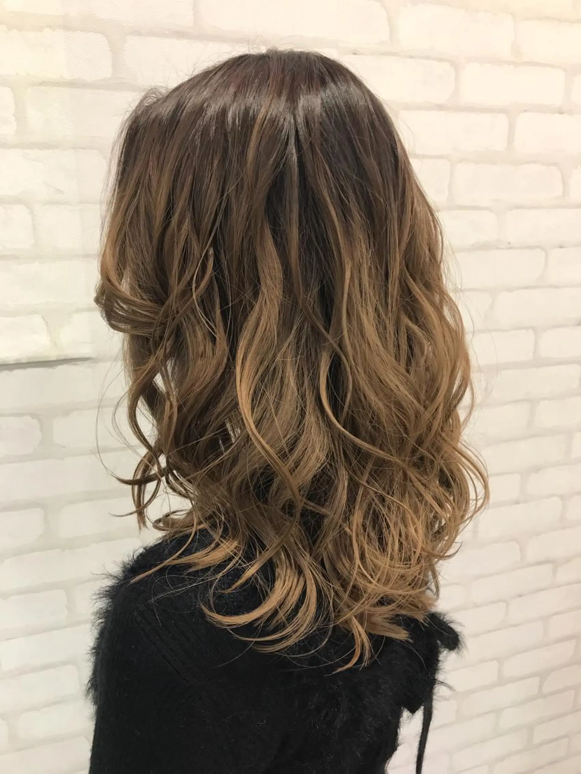 ロング カラー アッシュ ベージュカラー グラデーションカラー 中川 拓弥のヘアスタイル