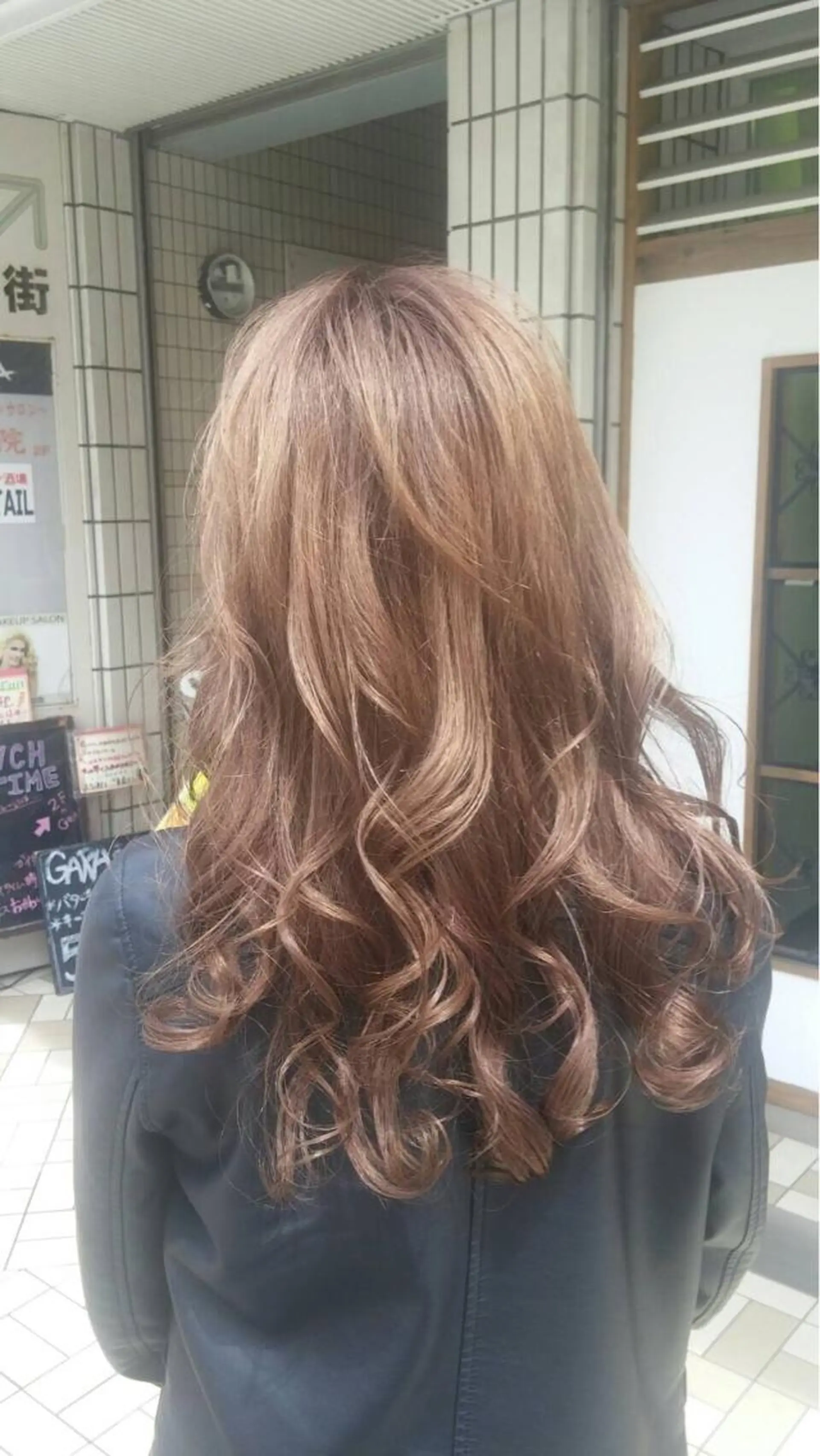 ロング カラー ベージュカラー 透明感カラー ミルクティーベージュ ブリーチ無しカラー 👑店長　平松　由のヘアスタイル