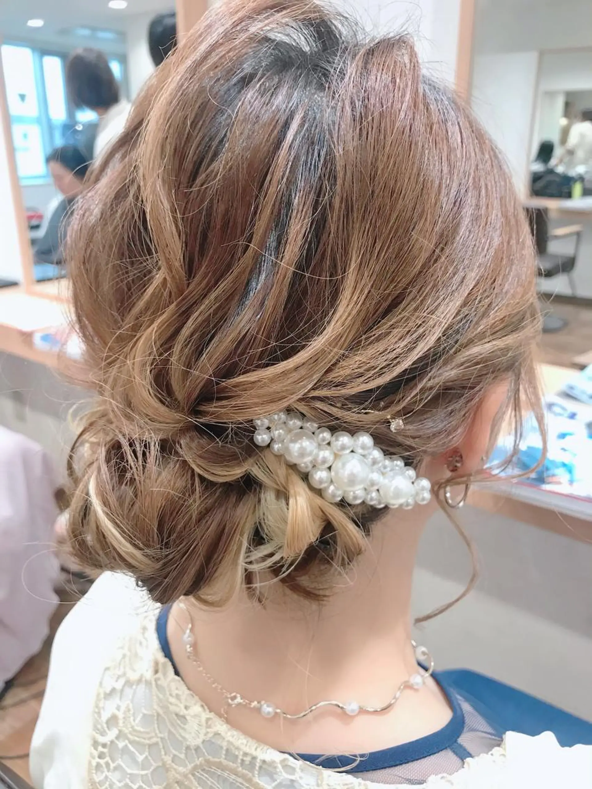 ミディアム ヘアアレンジ ローシニヨン ヘアセット GRANLUSSO 〜グランルッソ駅前店所属・木口 嘉美のヘアスタイル