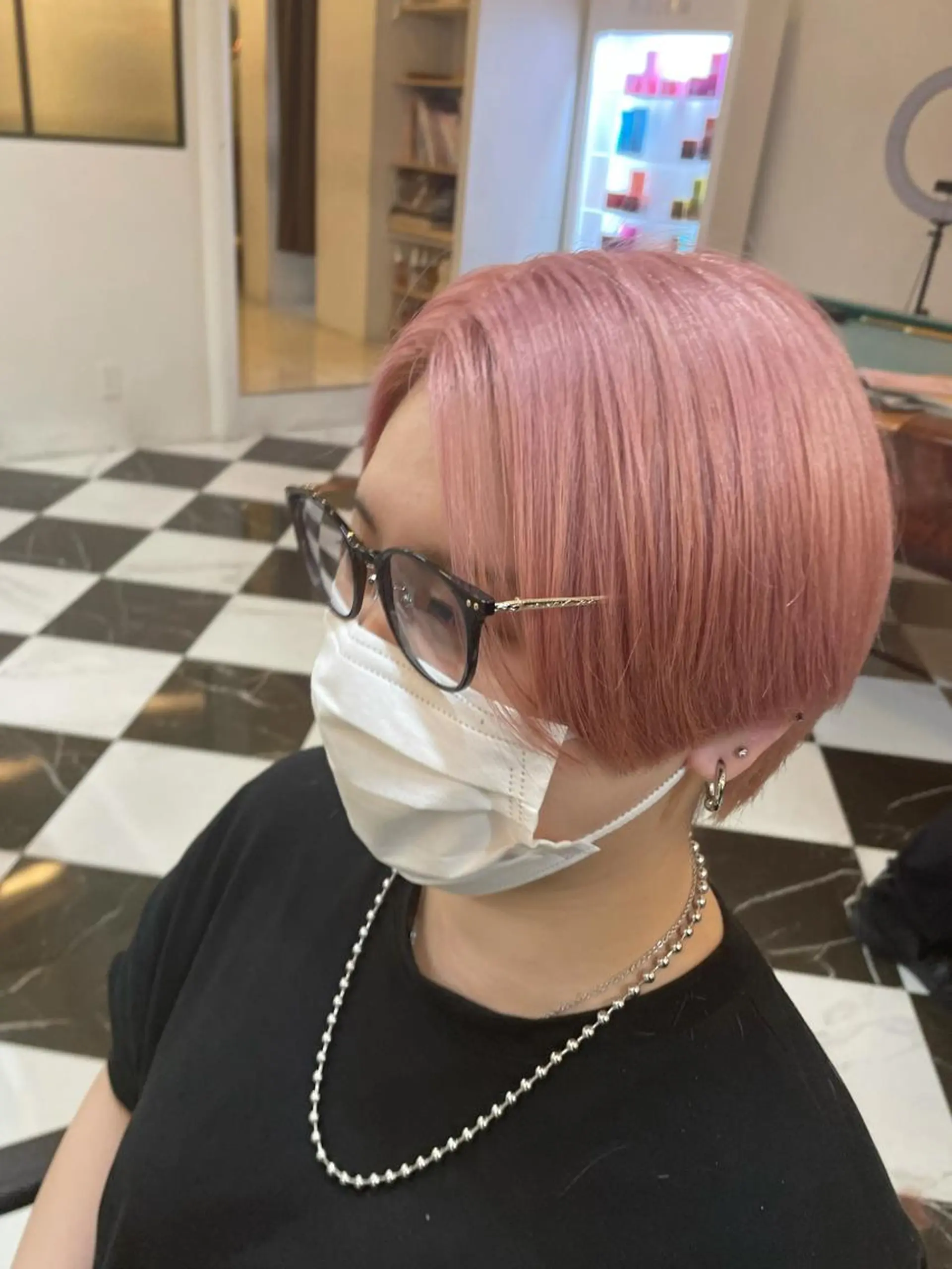 カラー ブリーチ ピンクカラー ホワイトピンク レイヤーカット ハイトーンウエダのヘアスタイル