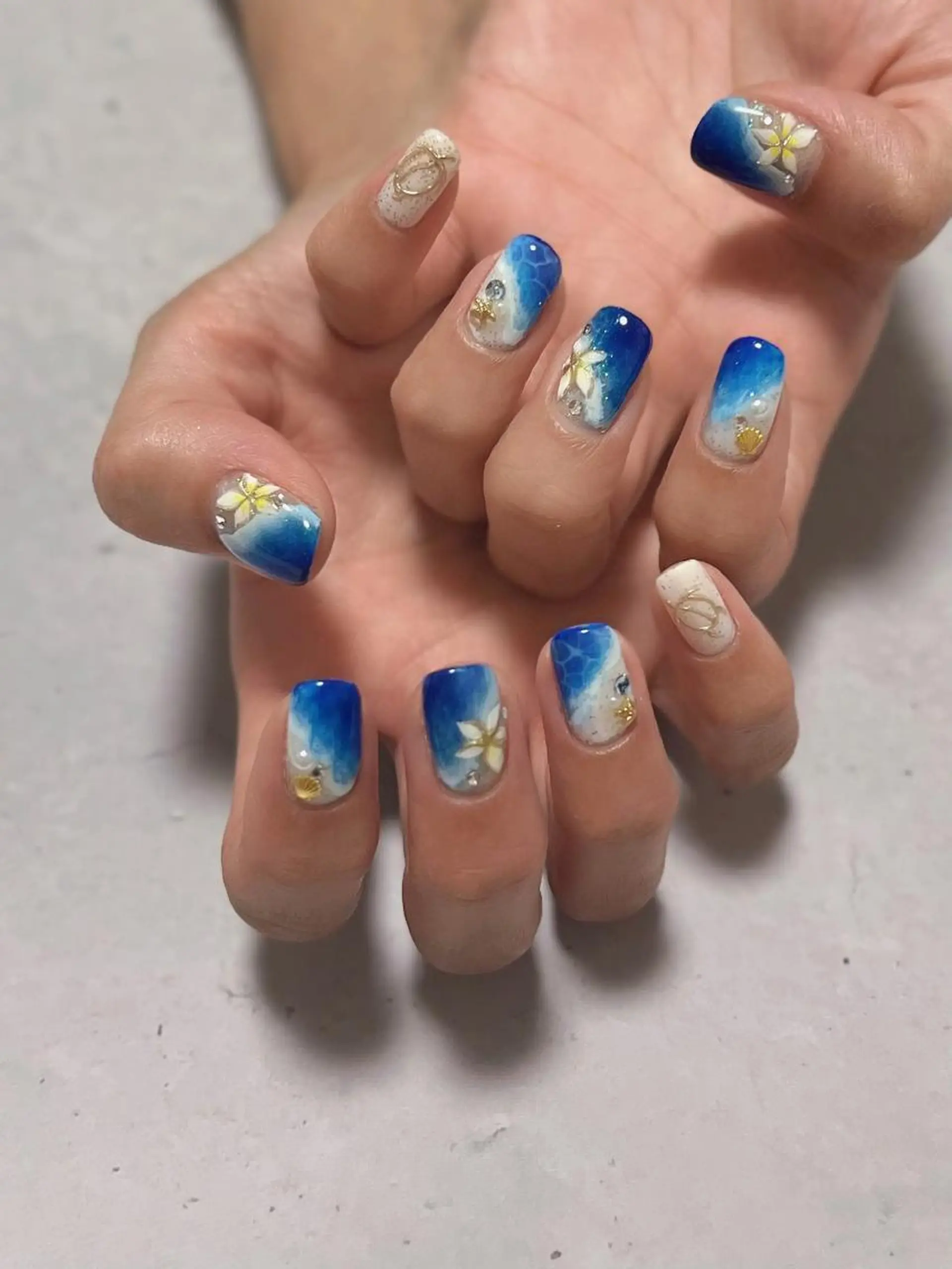 ネイル ハンドネイル Revia所属・Revia おおだちあやなのネイルデザイン