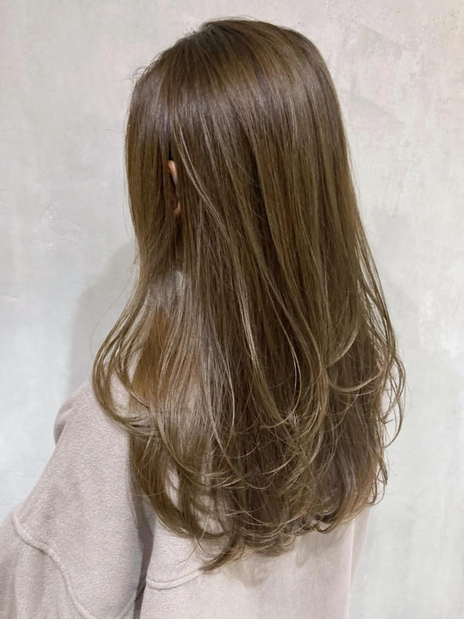 セミロング カラー パーマ ヘアアレンジ ベージュカラー ブリーチ ブリーチなしカラー オリーブベージュ レイヤーカット ITbyALBUM 八王子店のヘアスタイル