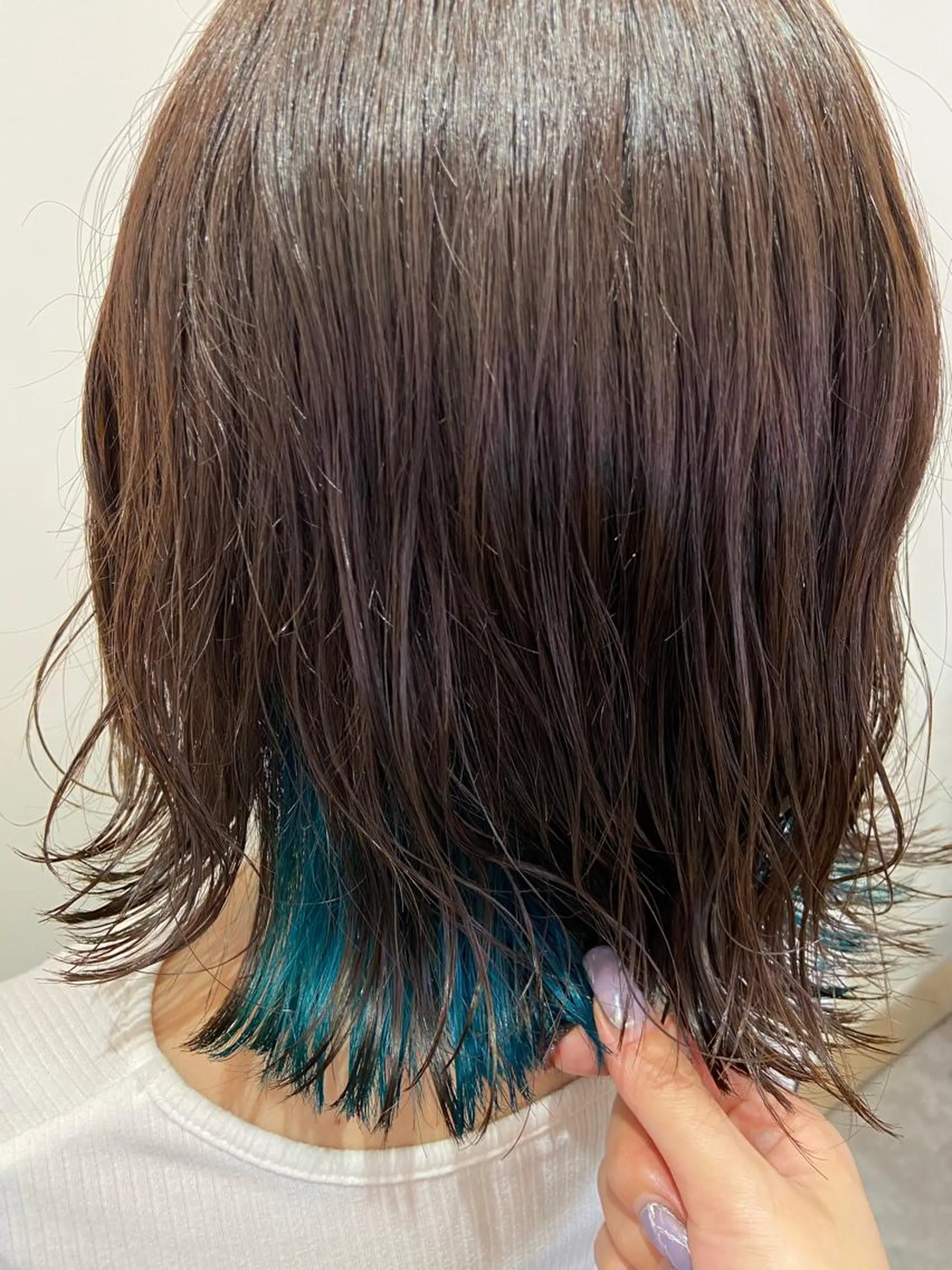 ミディアム カラー エメラルドグリーン インナーカラー ヘアカラー Amour なぐらのヘアスタイル
