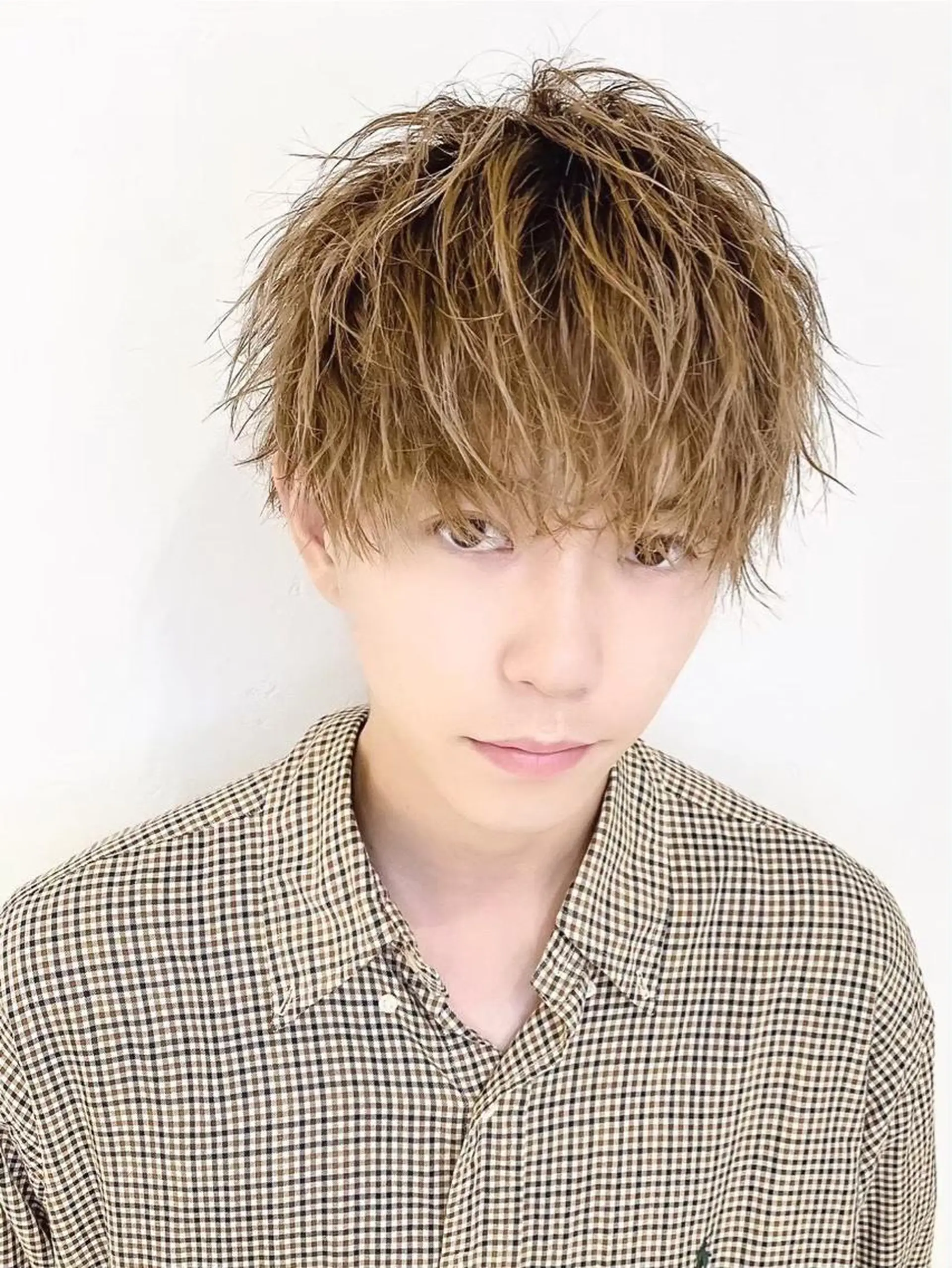 ショート カラー パーマ ベージュカラー ツイストパーマ カット ヘアカラー パーマ 韓国ヘア/レイヤー/ 髪質改善のヘアスタイル