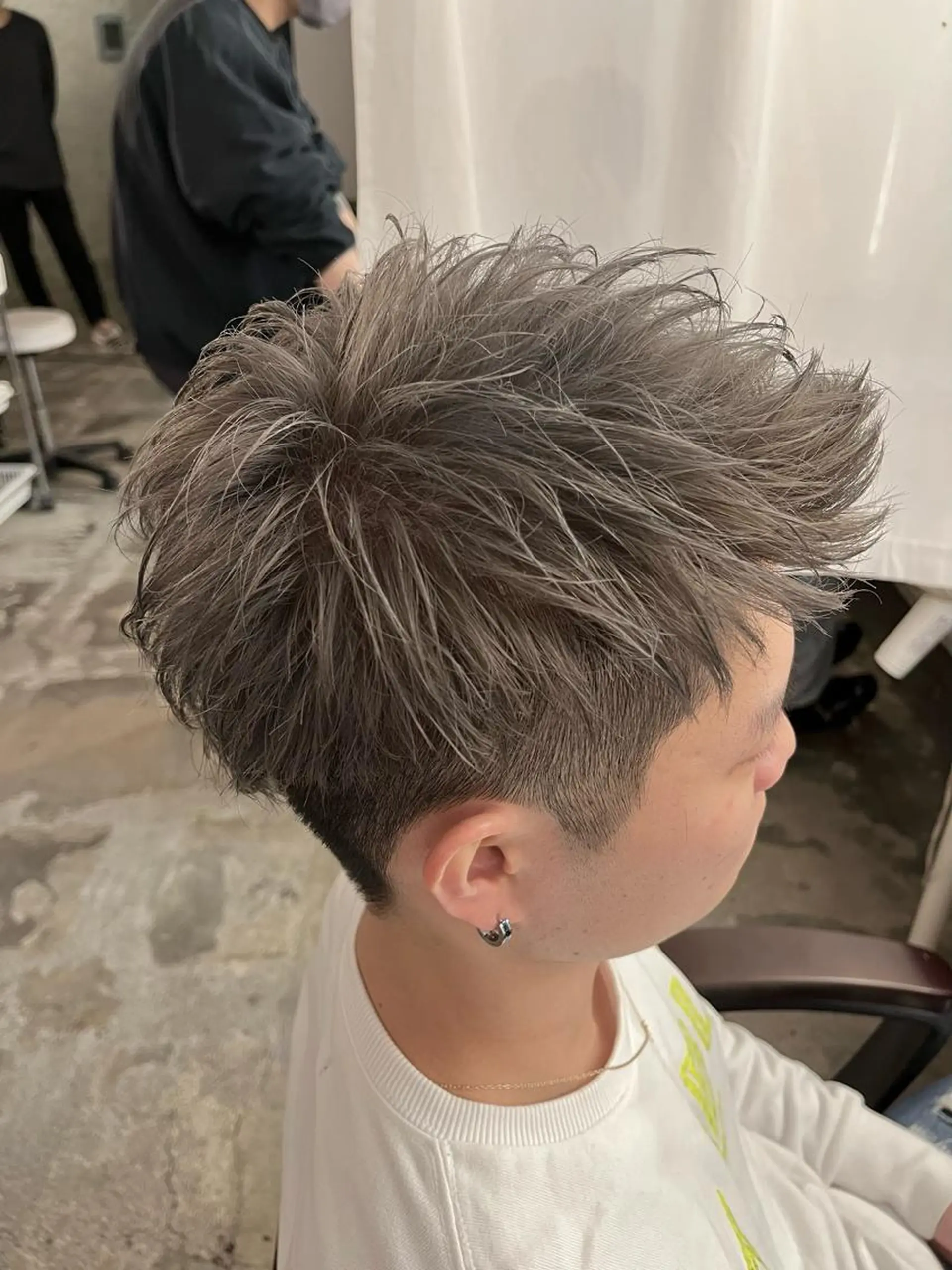 カラー メンズ シルバー ヘアカラー FUJINO RYOのヘアスタイル