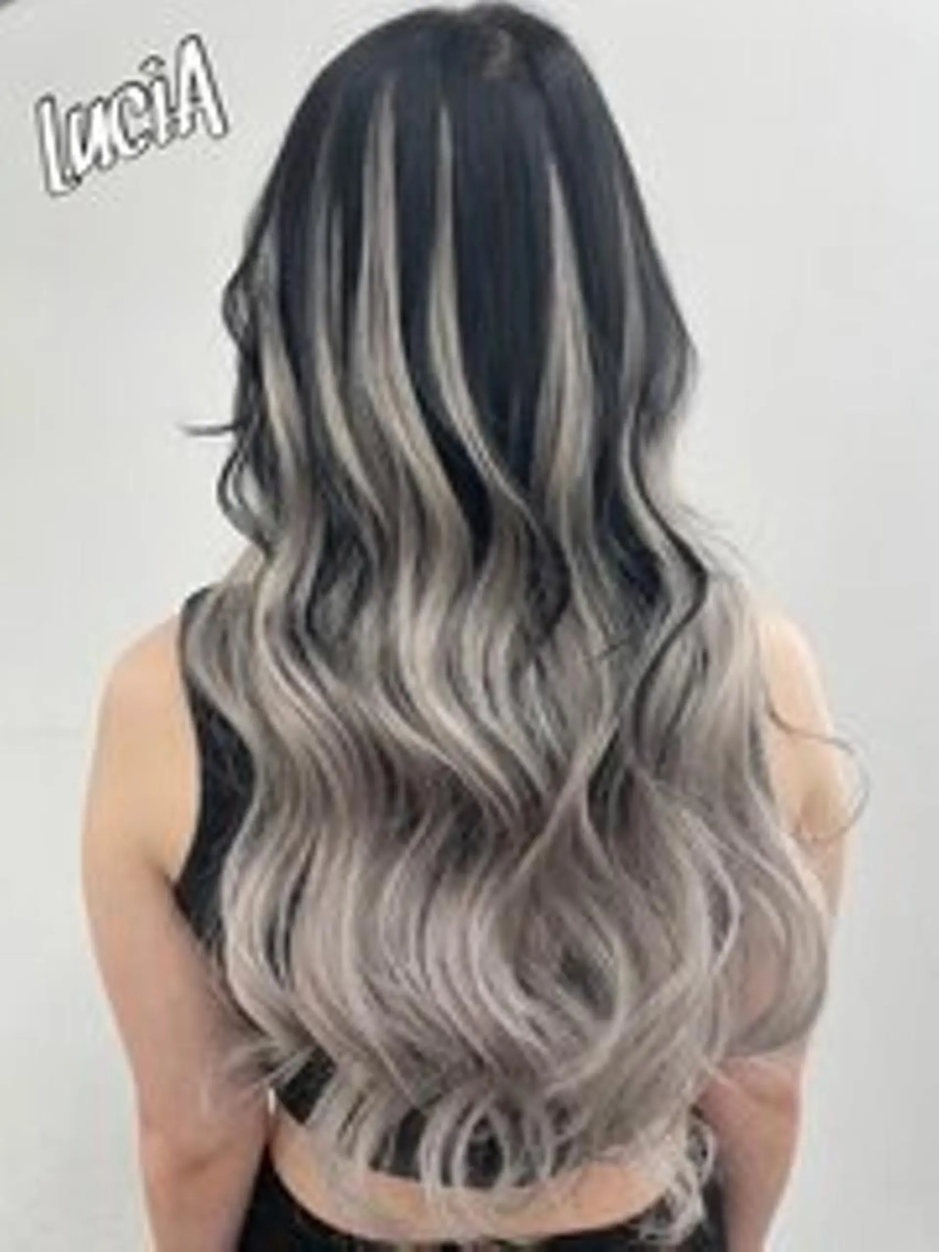 カラー ロング ヘアアレンジ シールエクステ 黒髪 ブリーチ ダブルカラー ハイトーンカラー LuciAエクステ カラー2500セラのヘアスタイル