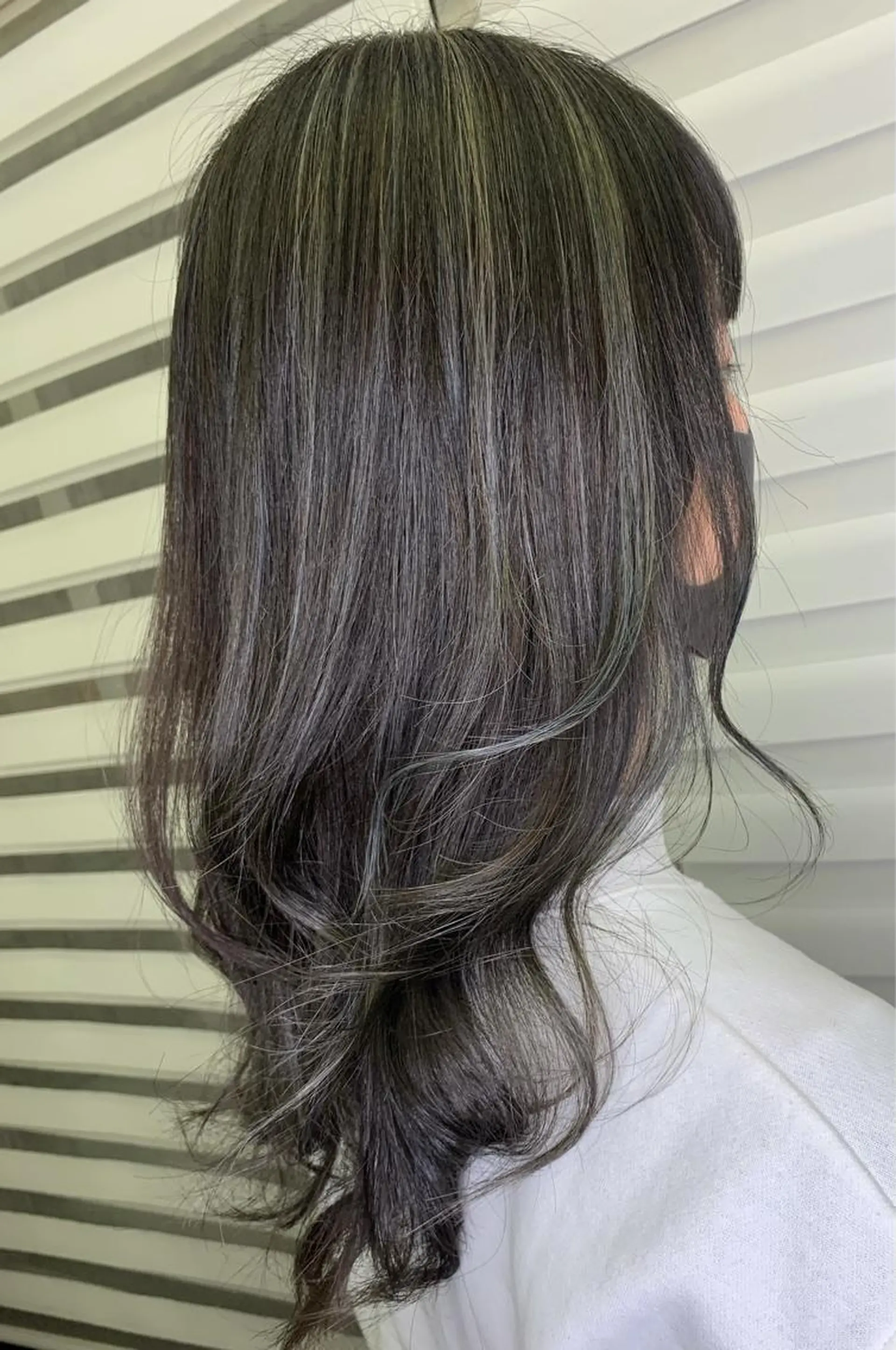 セミロング 谷川 由子のヘアスタイル