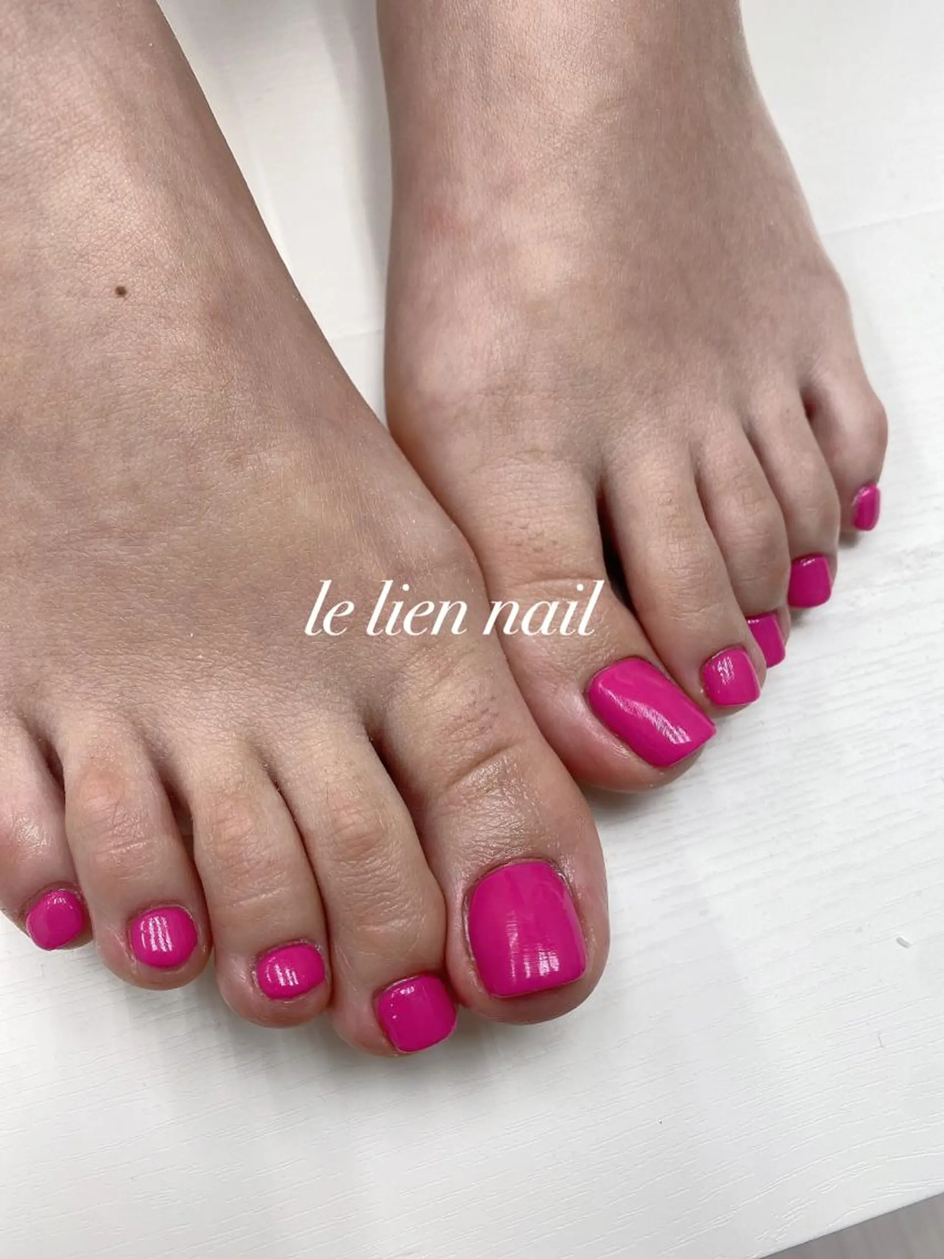 ネイル フットネイル ワンカラーネイル ピンク フットネイル le lien nailのネイルデザイン
