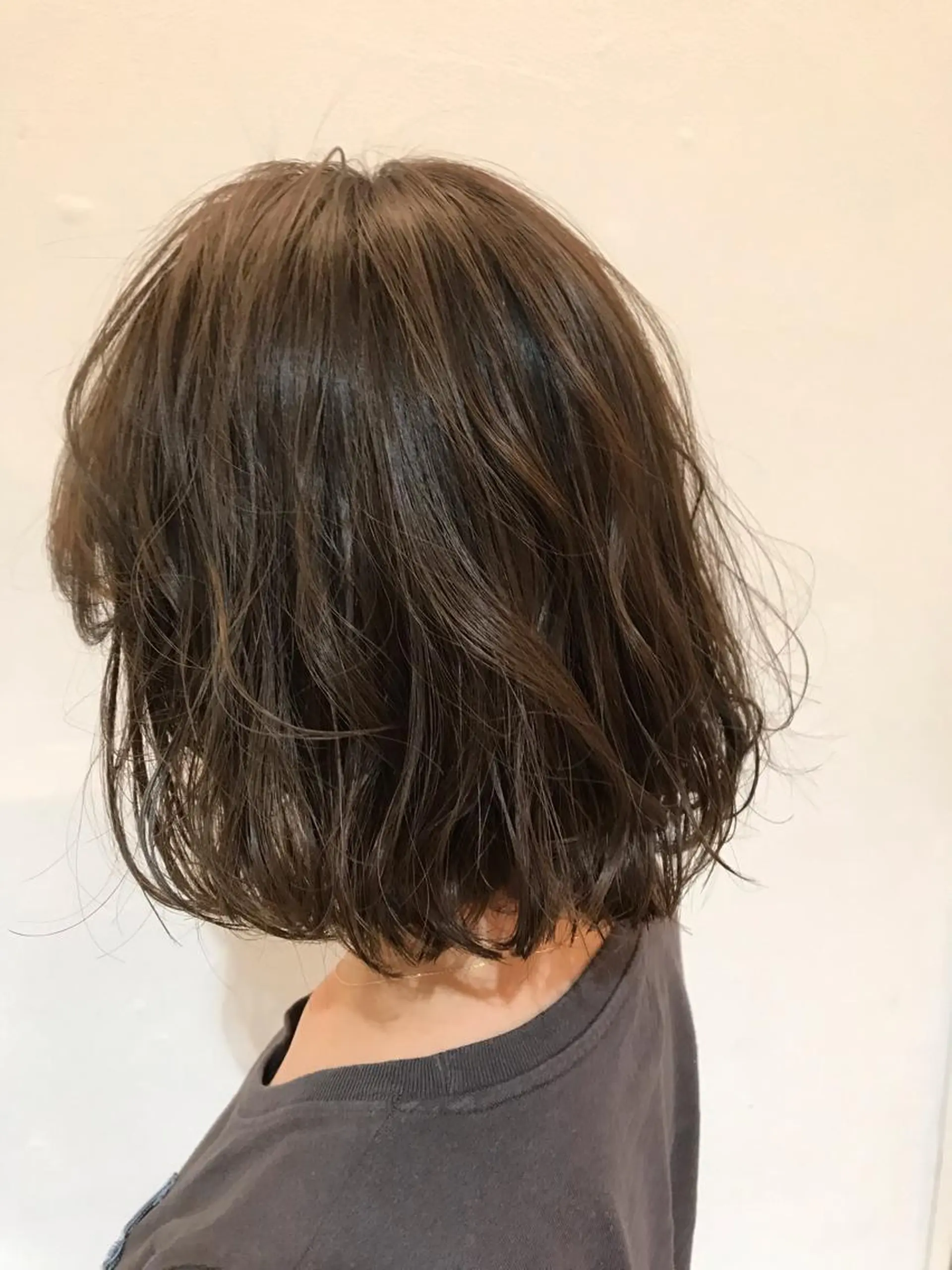ミディアム アッシュ カット ヘアカラー 河田 海陽のヘアスタイル