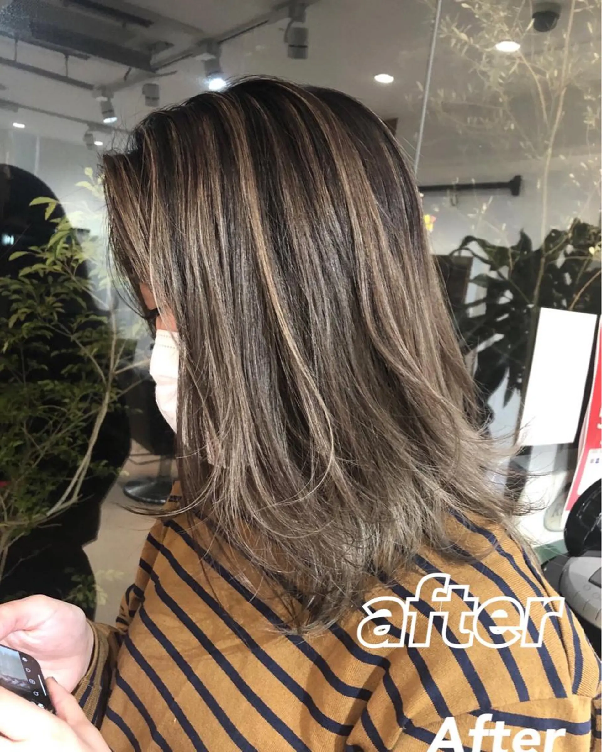 ミディアム カラー 細沼 葵のヘアスタイル