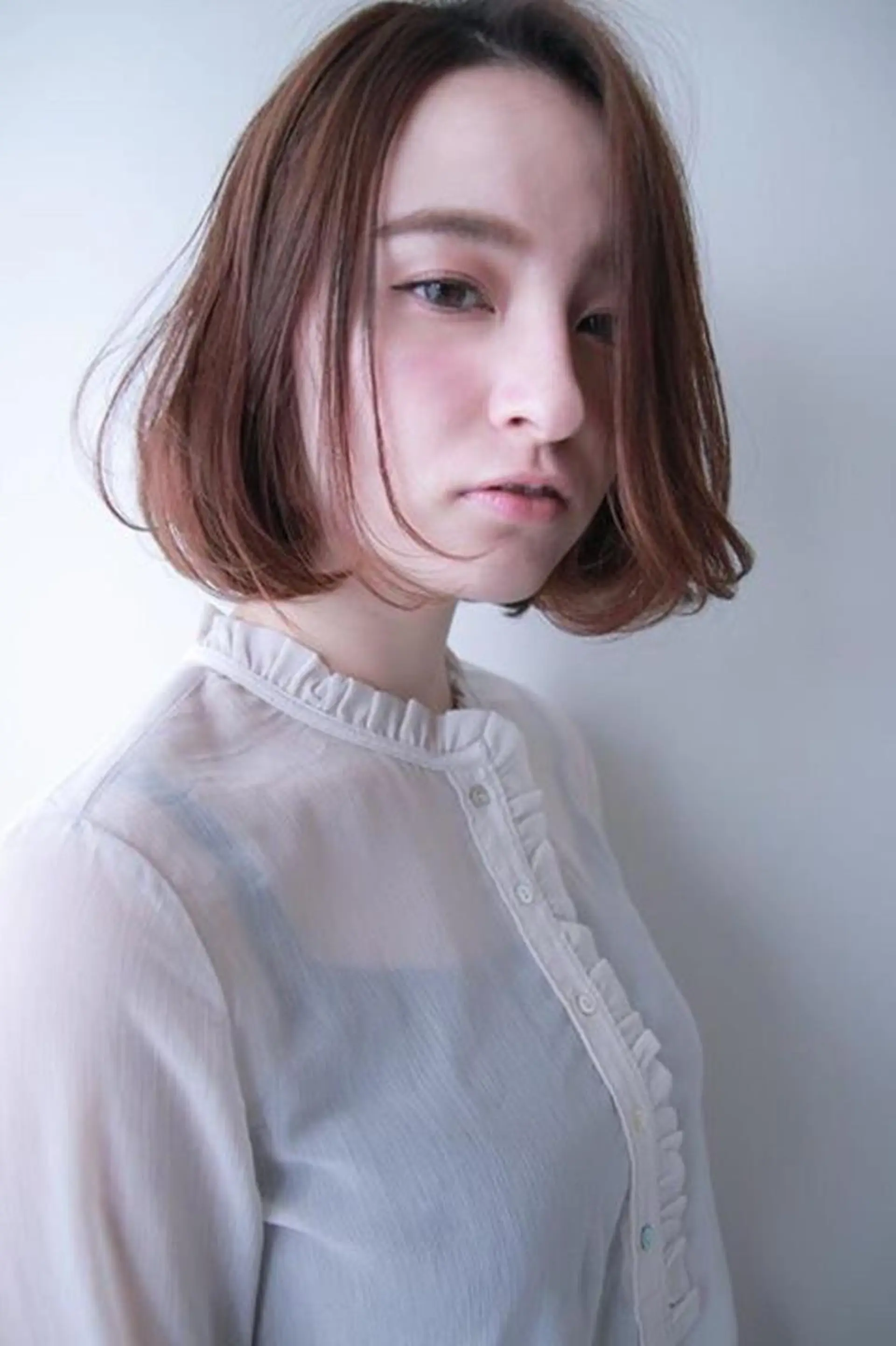 ショート カラー ブラウンカラー レッドカラー レッドブラウン ボブ 柳原 実央のヘアスタイル