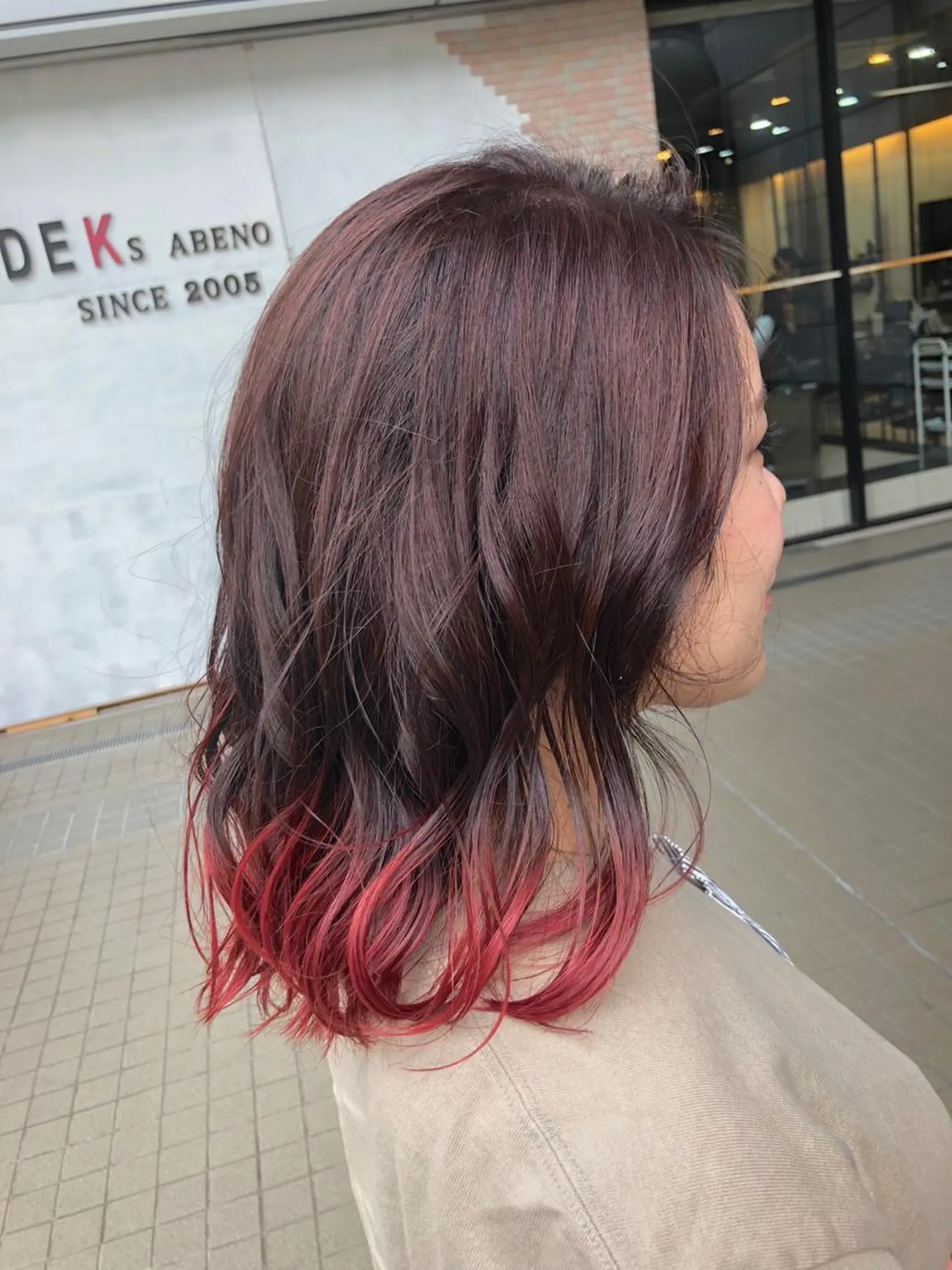 ミディアム カラー グラデーションカラー ピンクカラー レッドカラー カット ヘアカラー トリートメント SHAFT Ieiriのヘアスタイル
