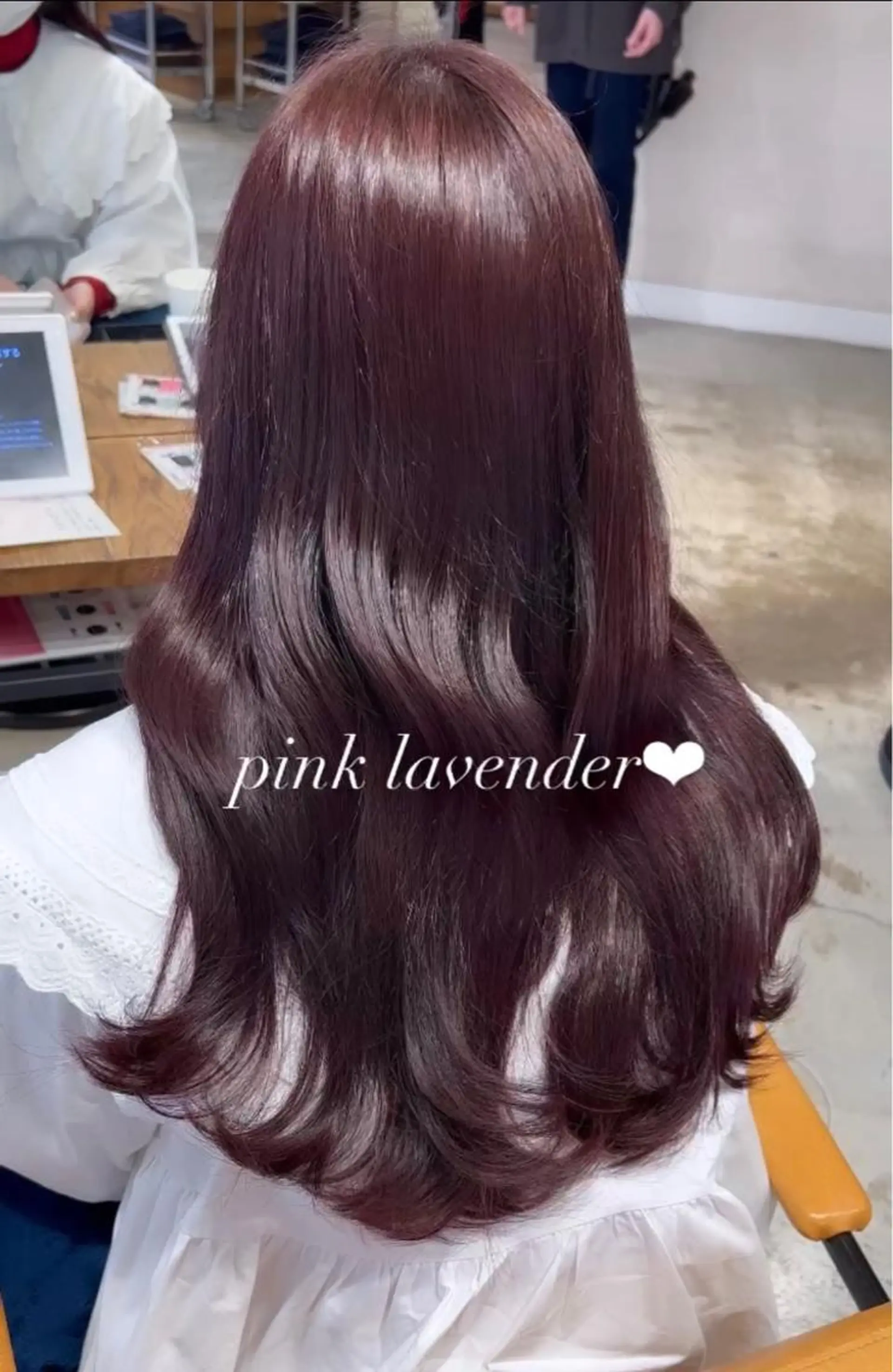 ロング ピンクラベンダー 松下 奈央のヘアスタイル
