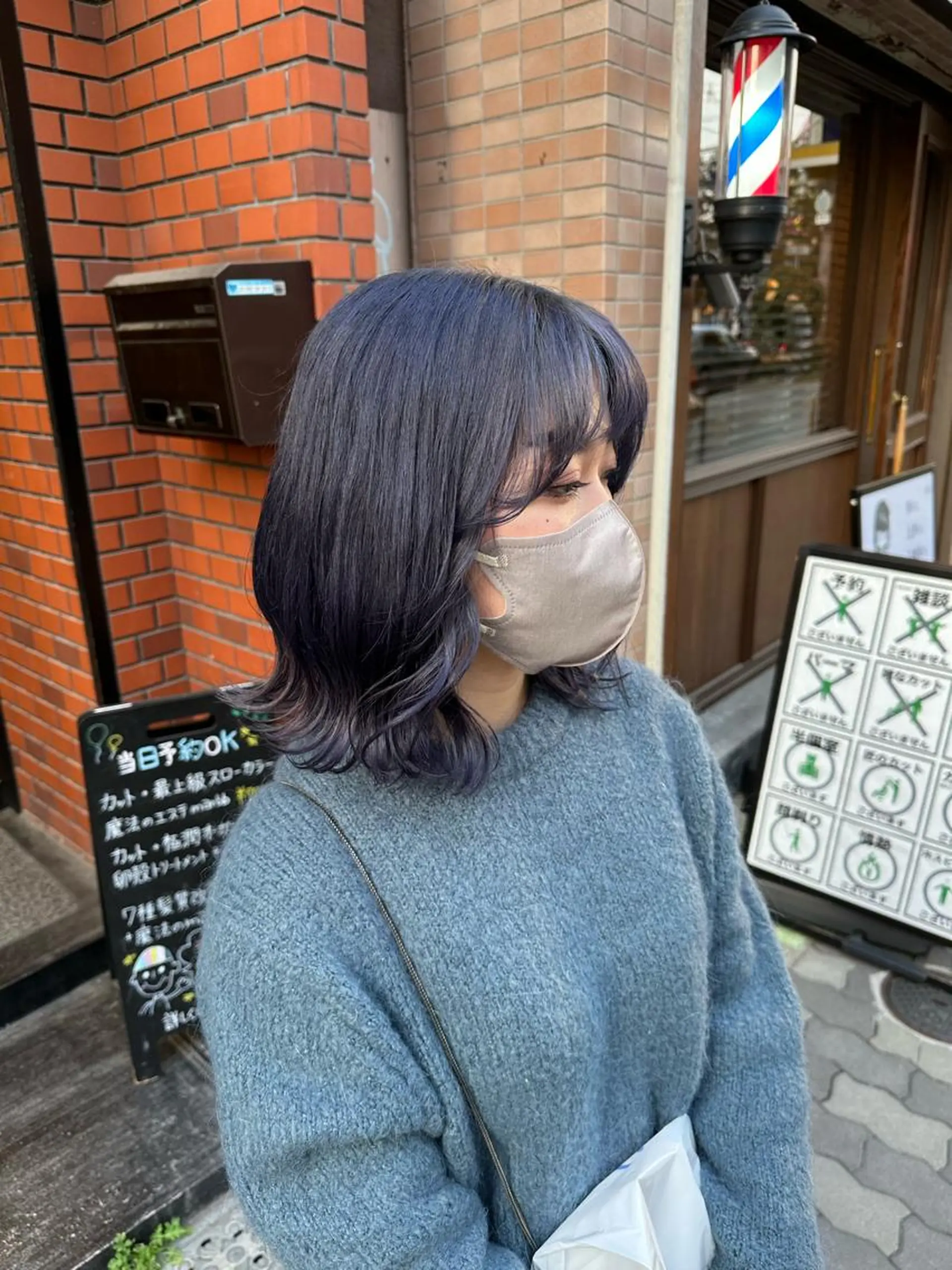 ミディアム カラー ブルーカラー ブルーパープル パープルカラー 上田 紗也のヘアスタイル