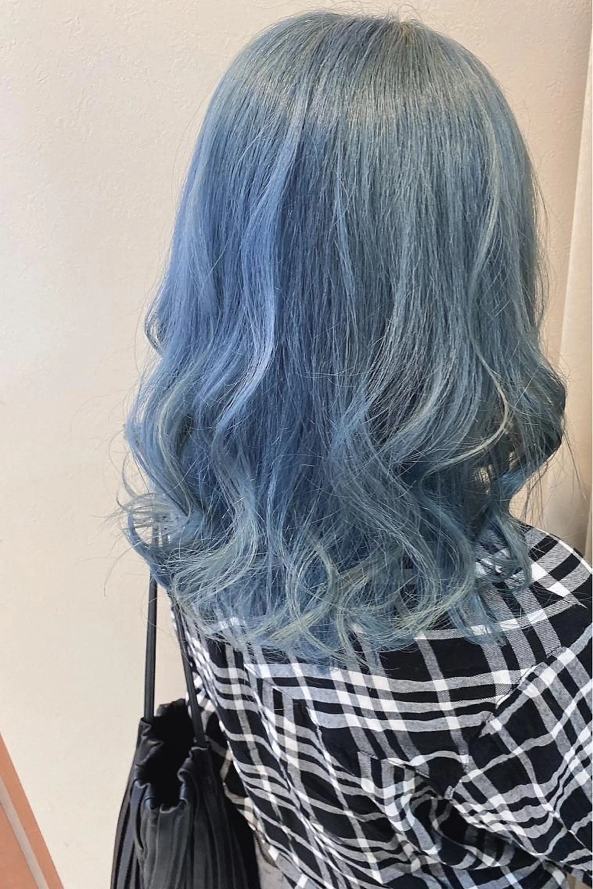 ミディアム カラー パーマ ヘアアレンジ ブルーカラー グラデーションカラー ヘアカラー トリートメント F-card上通店所属・kodai🔥 認定エクステ講師🔥のヘアスタイル