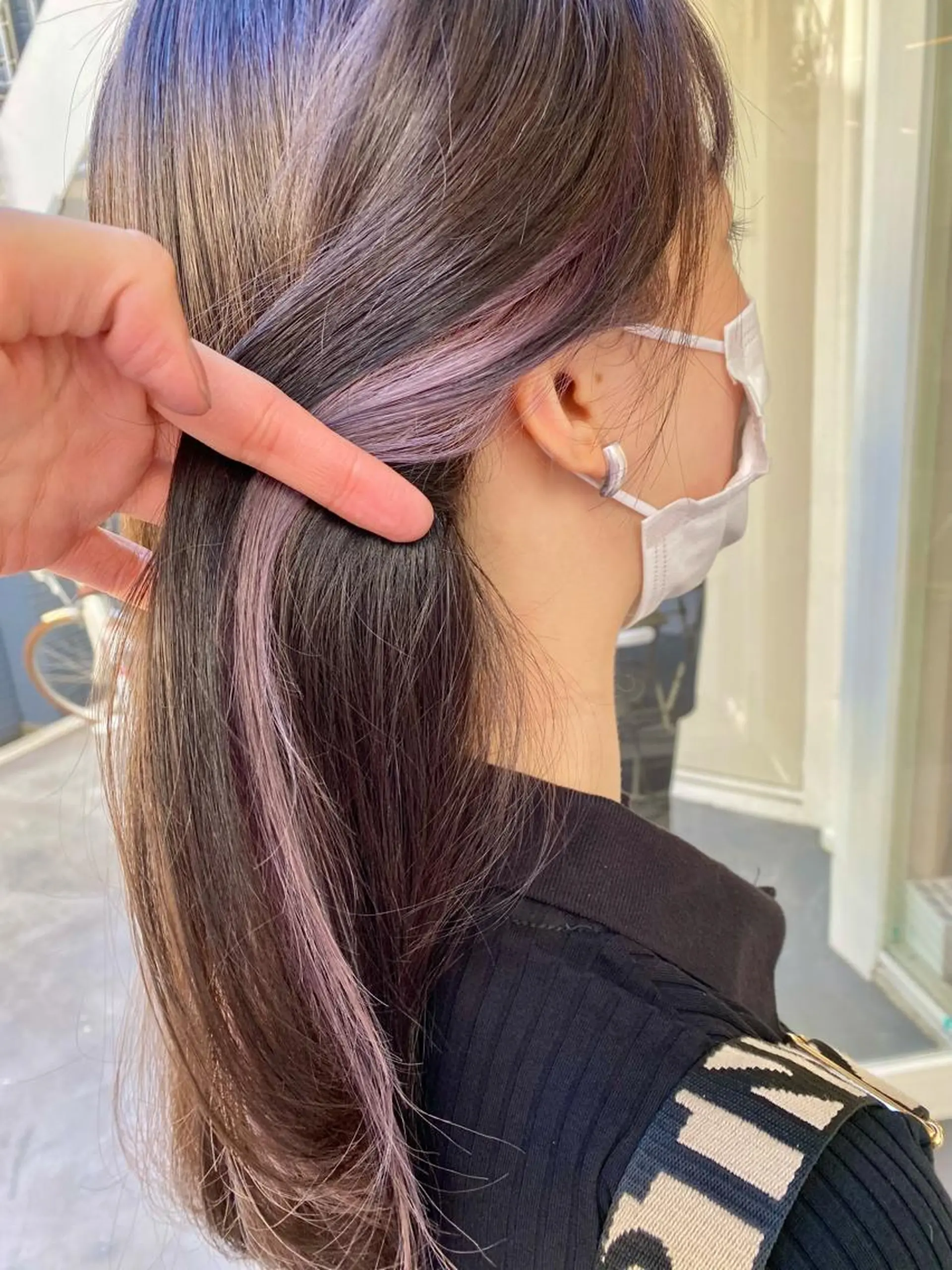 セミロング カラー ベージュカラー ブリーチ イヤリングカラー インナーカラー パープルカラー Masena所属・Director 🌈中川慎之介のヘアスタイル