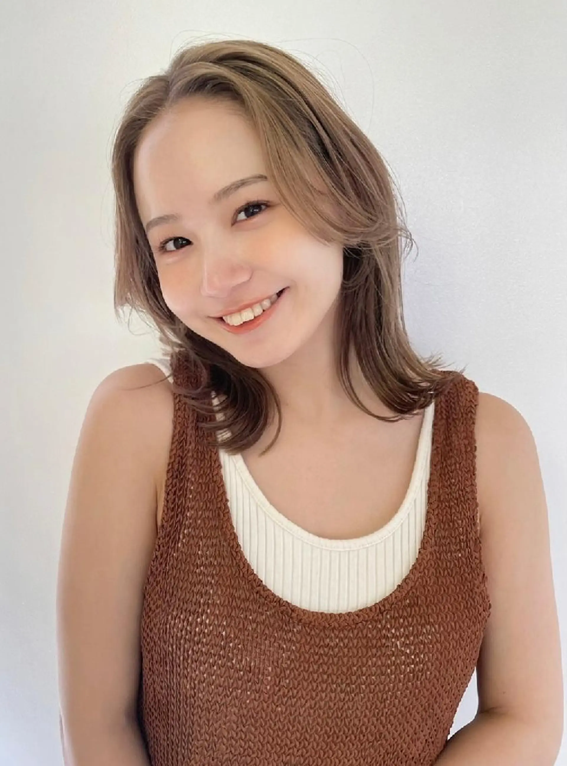 ミディアム カラー ベージュカラー ミルクティーベージュ レイヤーカット カット トリートメント 🌈GAME🌈 横浜店のヘアスタイル