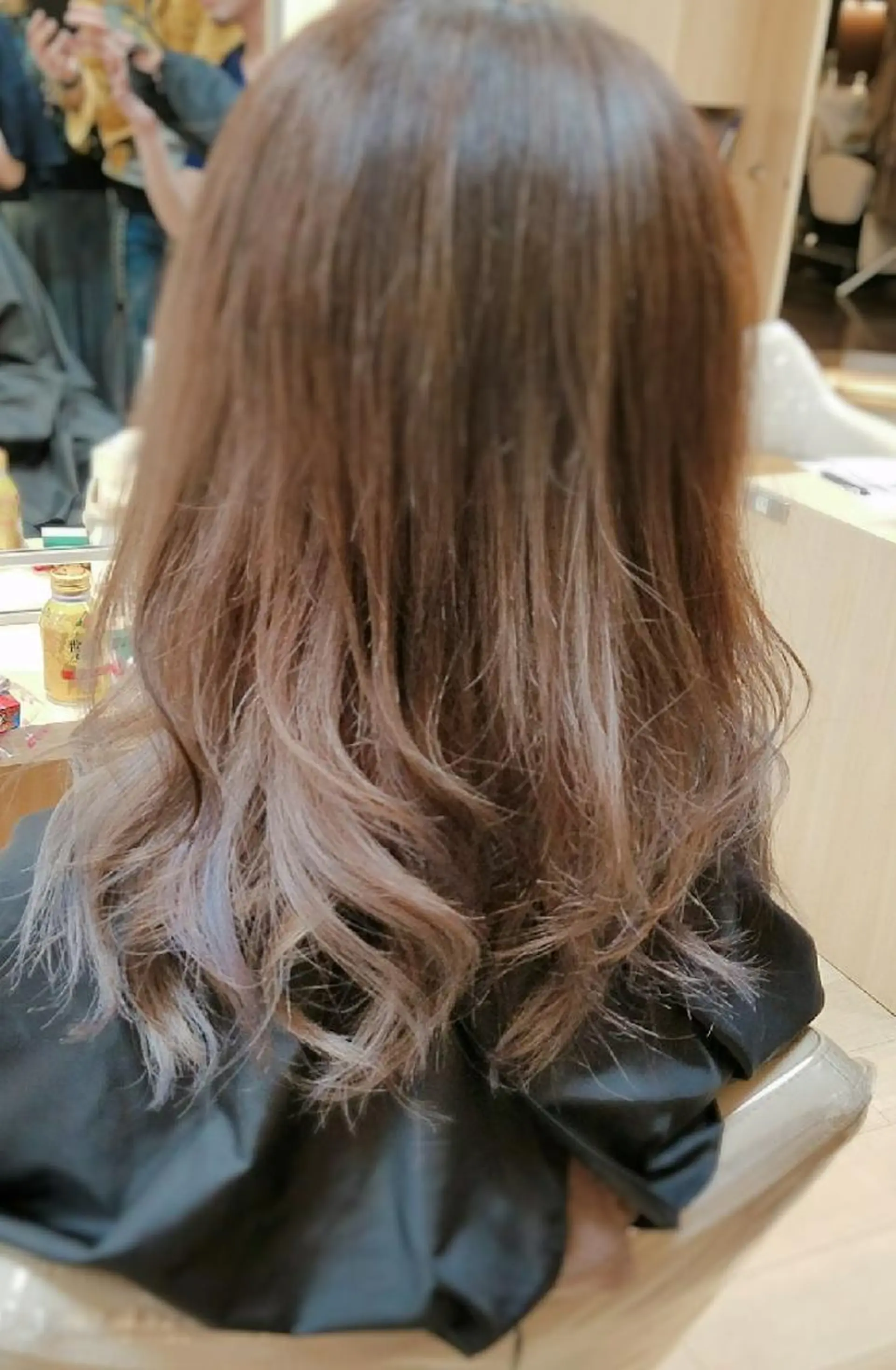 セミロング アッシュ レイヤーカット なかむら まいのヘアスタイル