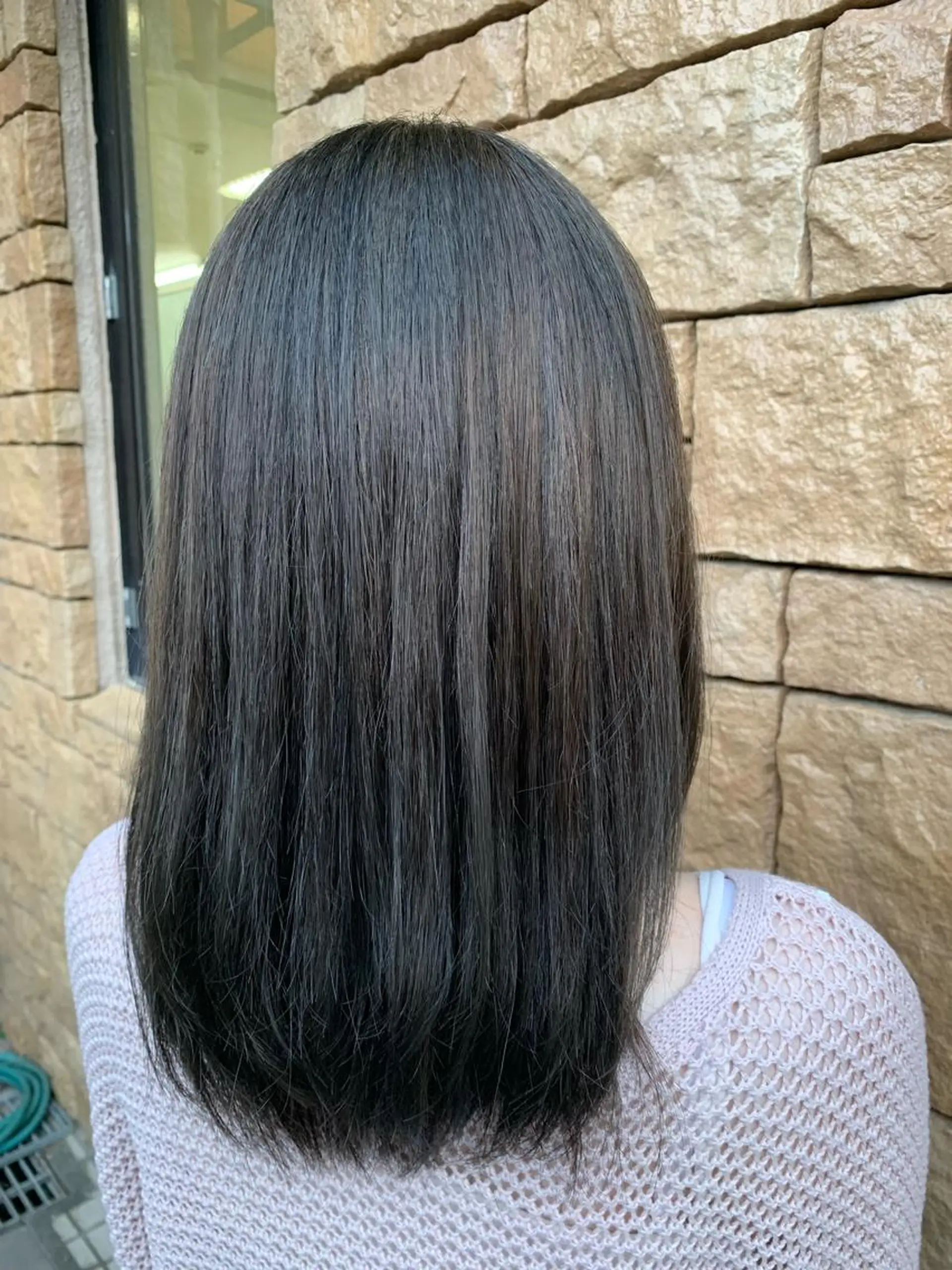 ミディアム カラー ダークグレー カット ヘアカラー トリートメント 板倉 花連のヘアスタイル