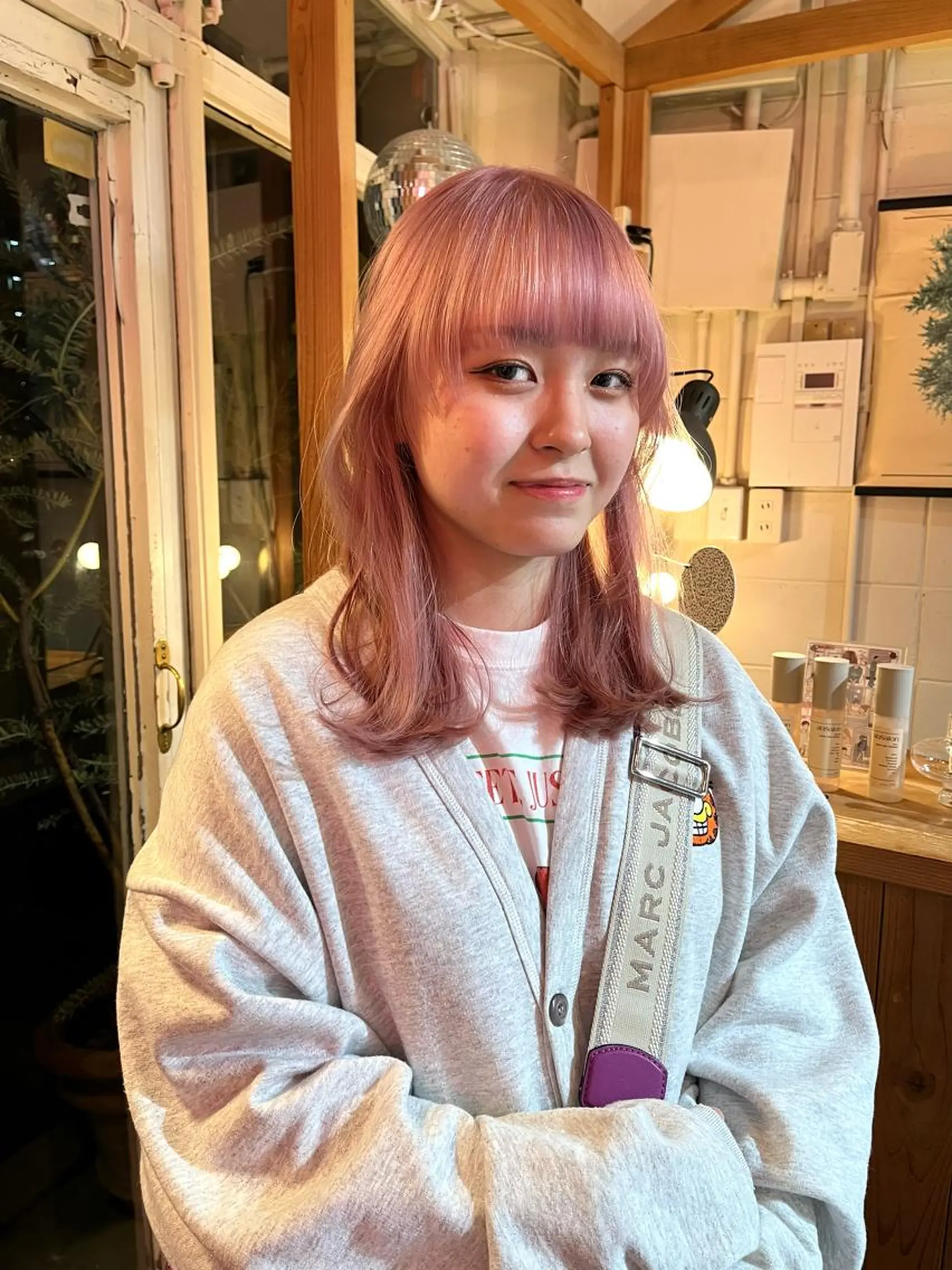 ミディアム カラー 顔まわりレイヤー レイヤーカット カット ヘアカラー トリートメント iru所属・mi kiのヘアスタイル