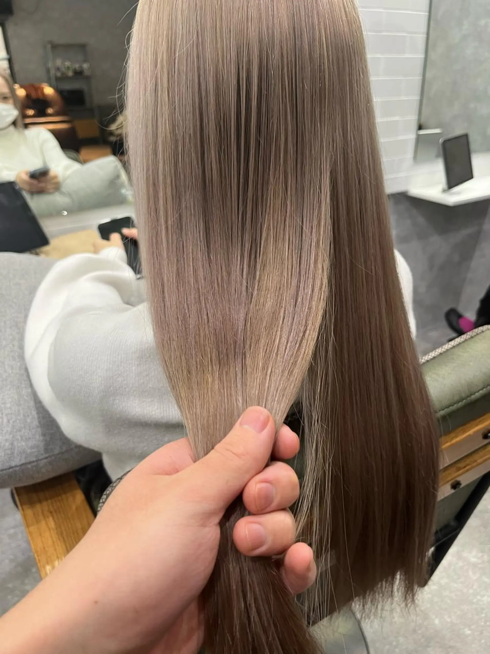 ロング カラー ブリーチ ヘアカラー トリートメント 韓国ヘア🇰🇷 RYOTAのヘアスタイル