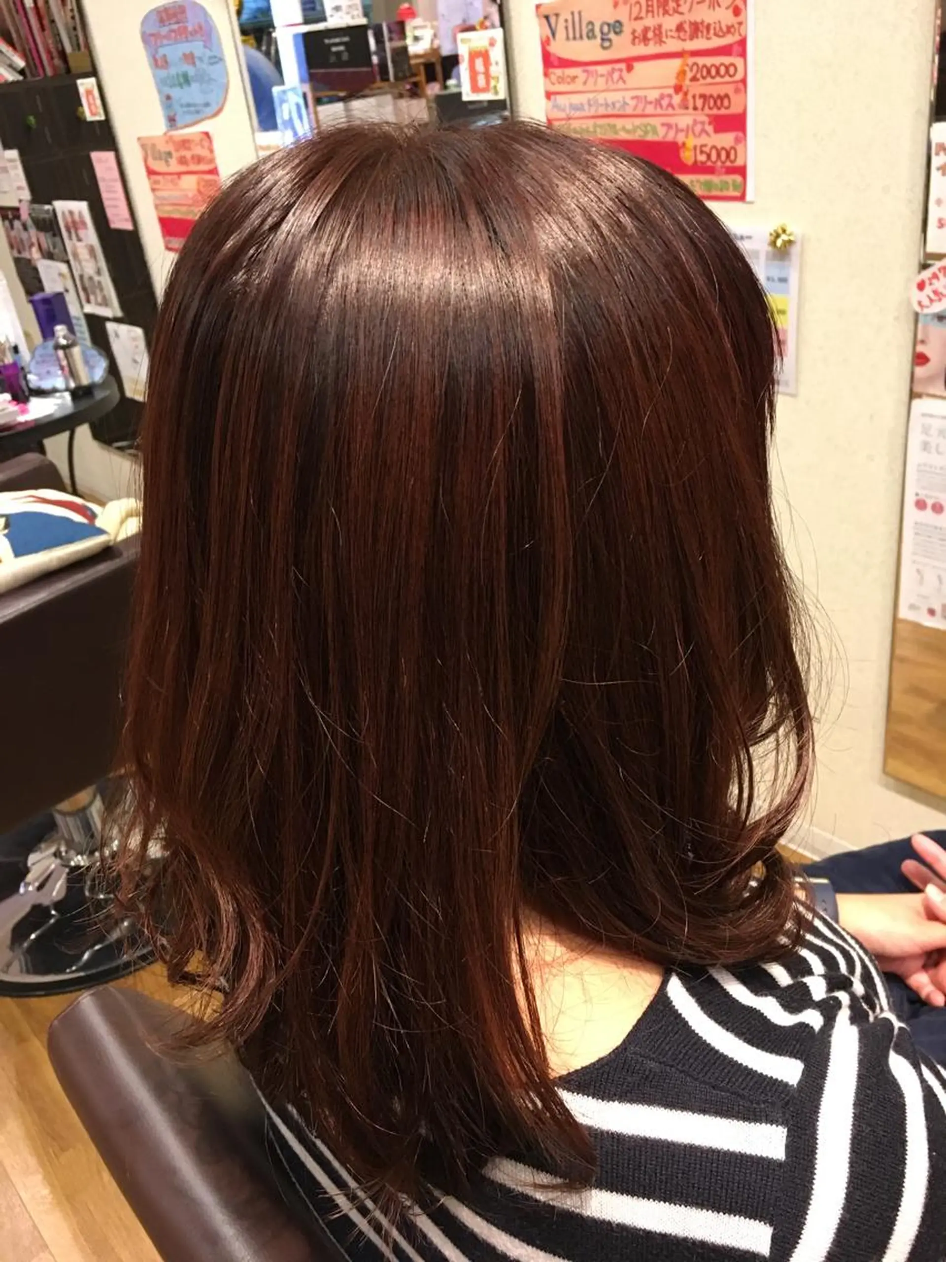 セミロング カラー イルミナカラー CALMHAIR所属・CALMHAIR 五十實淳のヘアスタイル