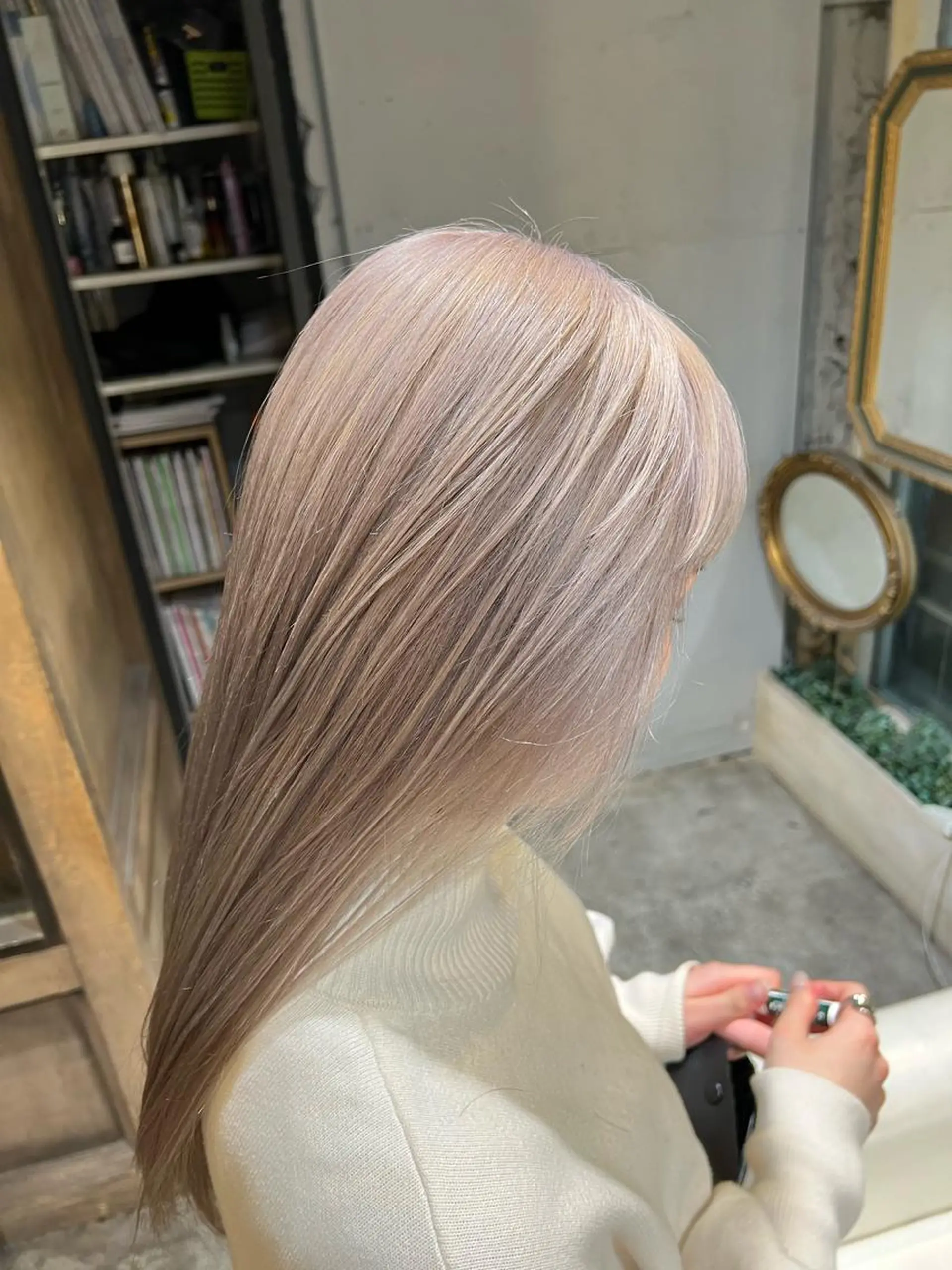 ロング カラー ブロンド カット ヘアカラー トリートメント 小笠原 悠斗のヘアスタイル