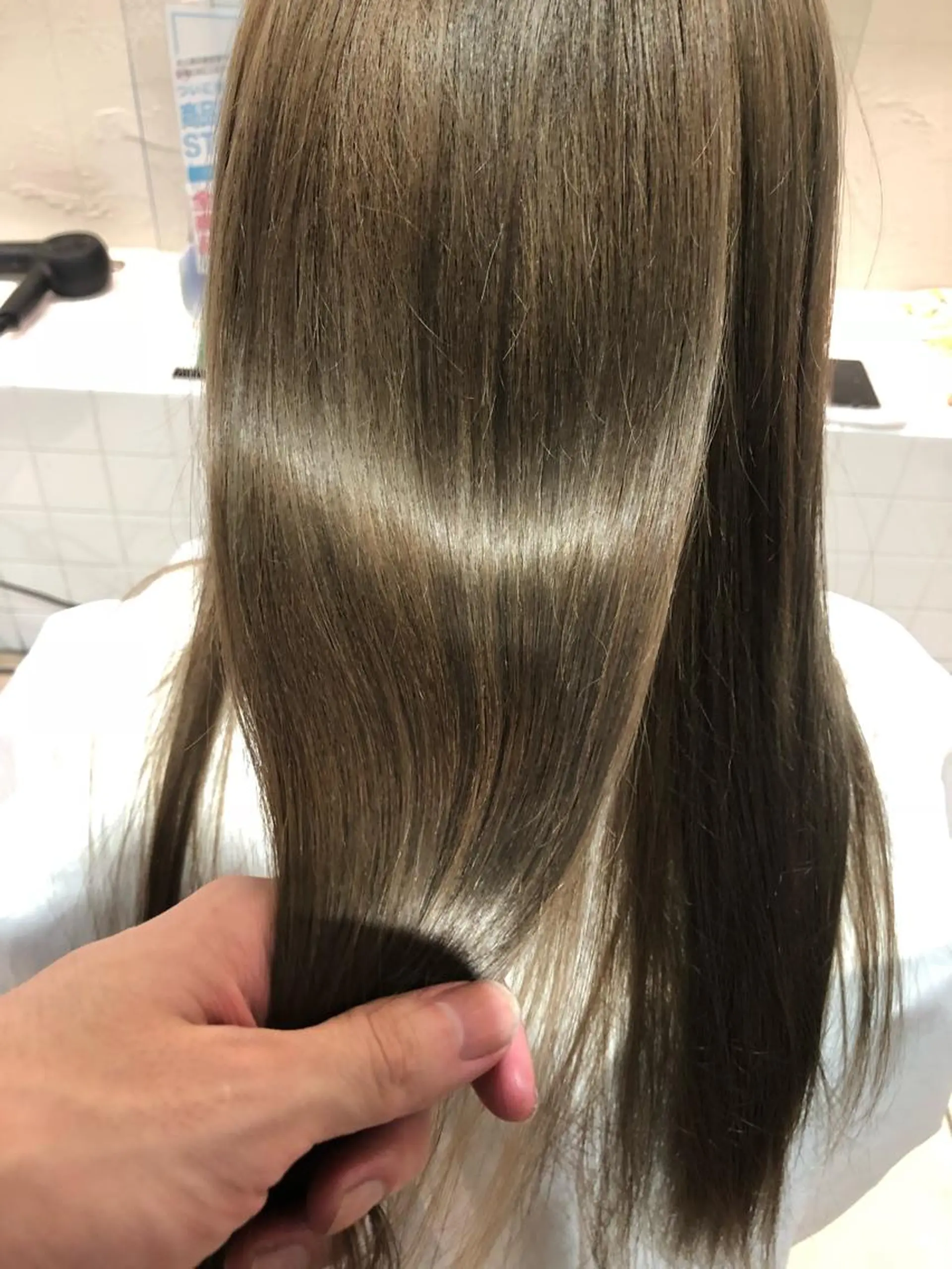 カラー アッシュ カット 縮毛矯正 トリートメント Che'ri所属・"抜け感レイヤー” 似合わせTakakiのヘアスタイル