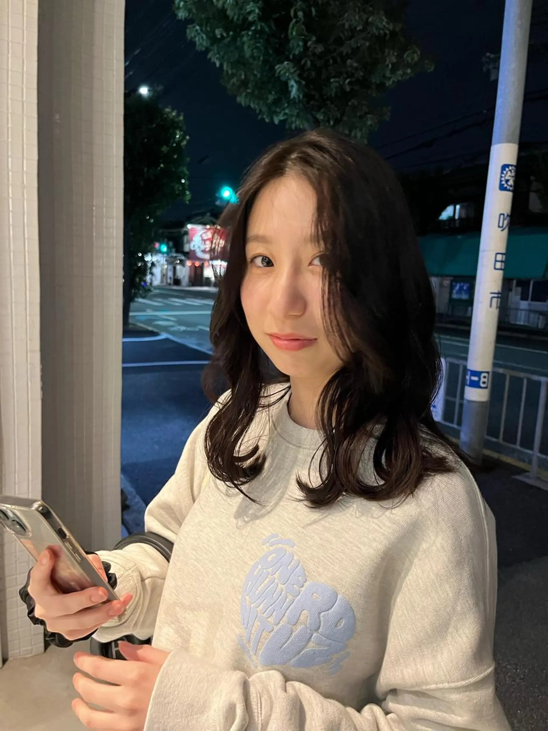 ミディアム 藤井 美歩/赤髪のヘアスタイル