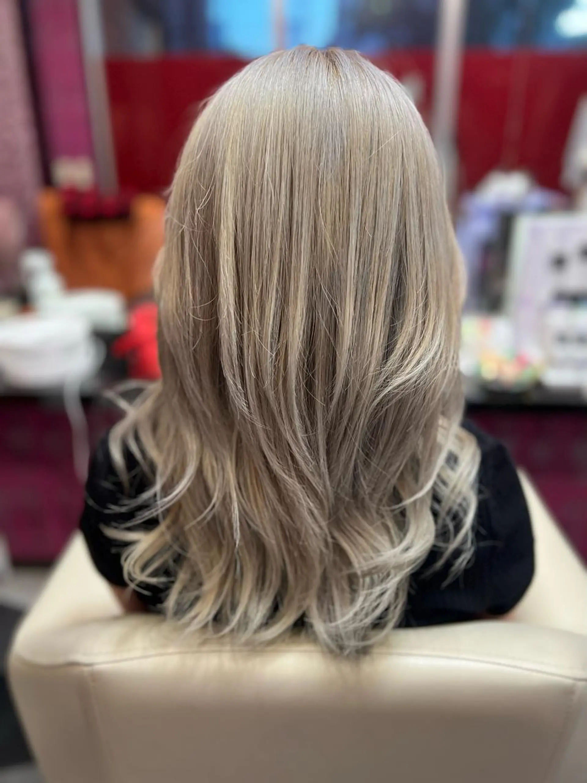 ミディアム カラー ブリーチ シルバー 藤川 瑛梨奈のマツエク・マツパデザイン