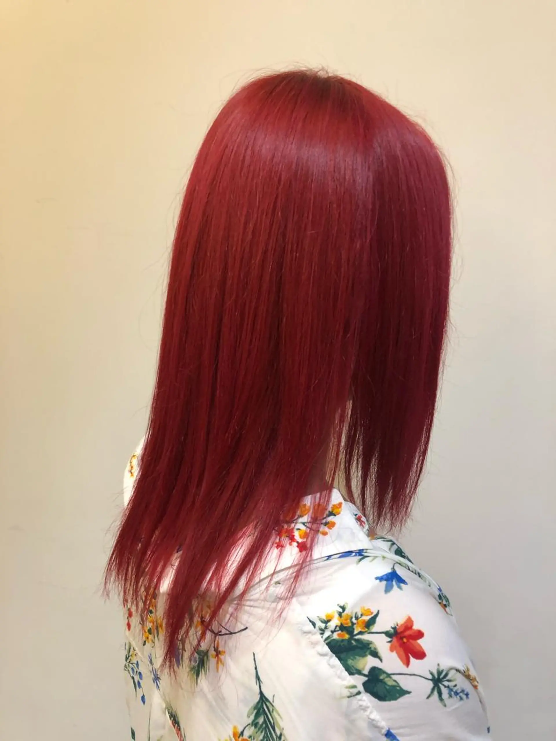 セミロング カラー ブリーチ ピンクカラー レッドカラー ヤマモト マイのヘアスタイル