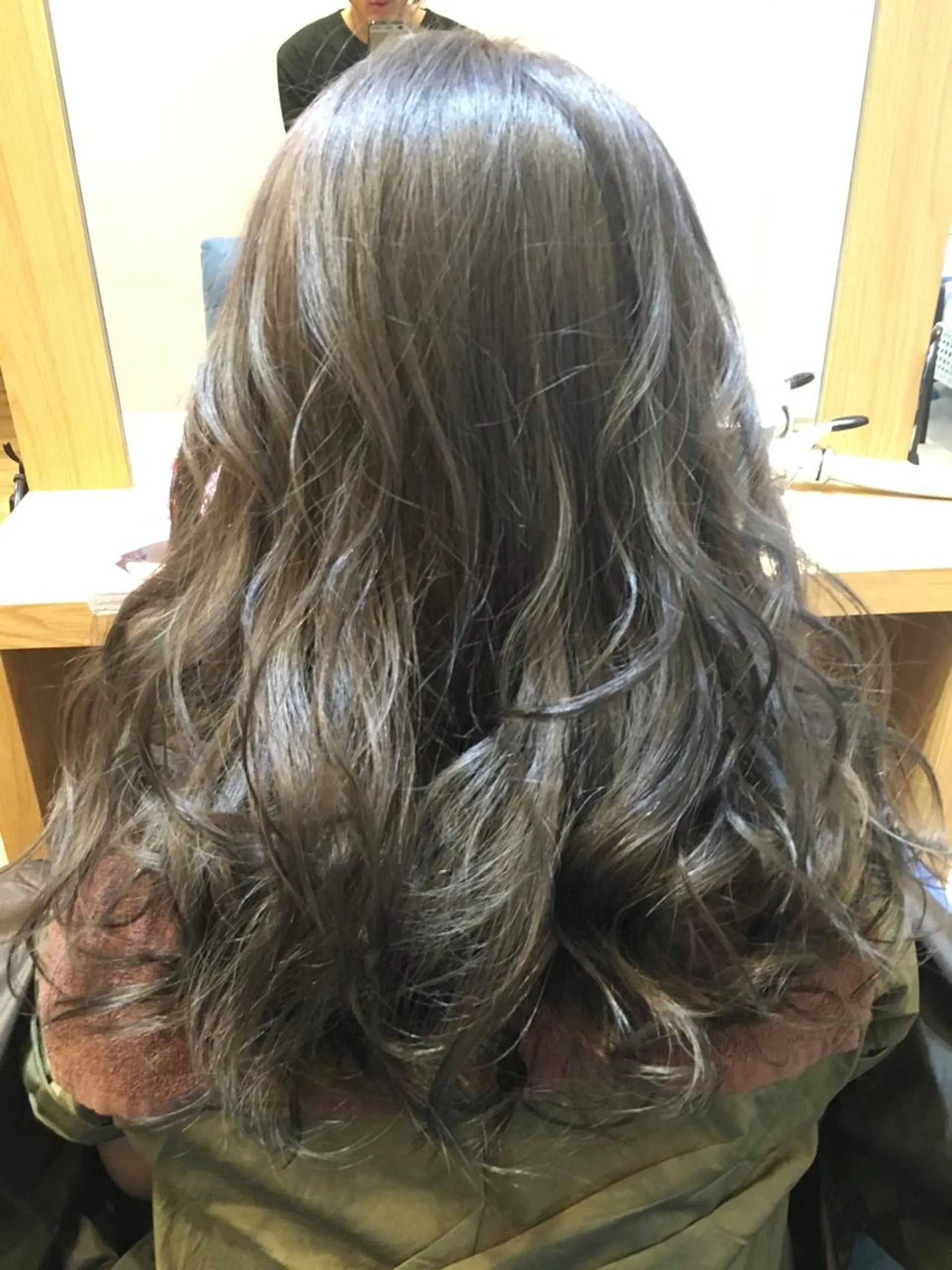 セミロング カラー アッシュ 透明感カラー グレージュ 寺門 達也のヘアスタイル
