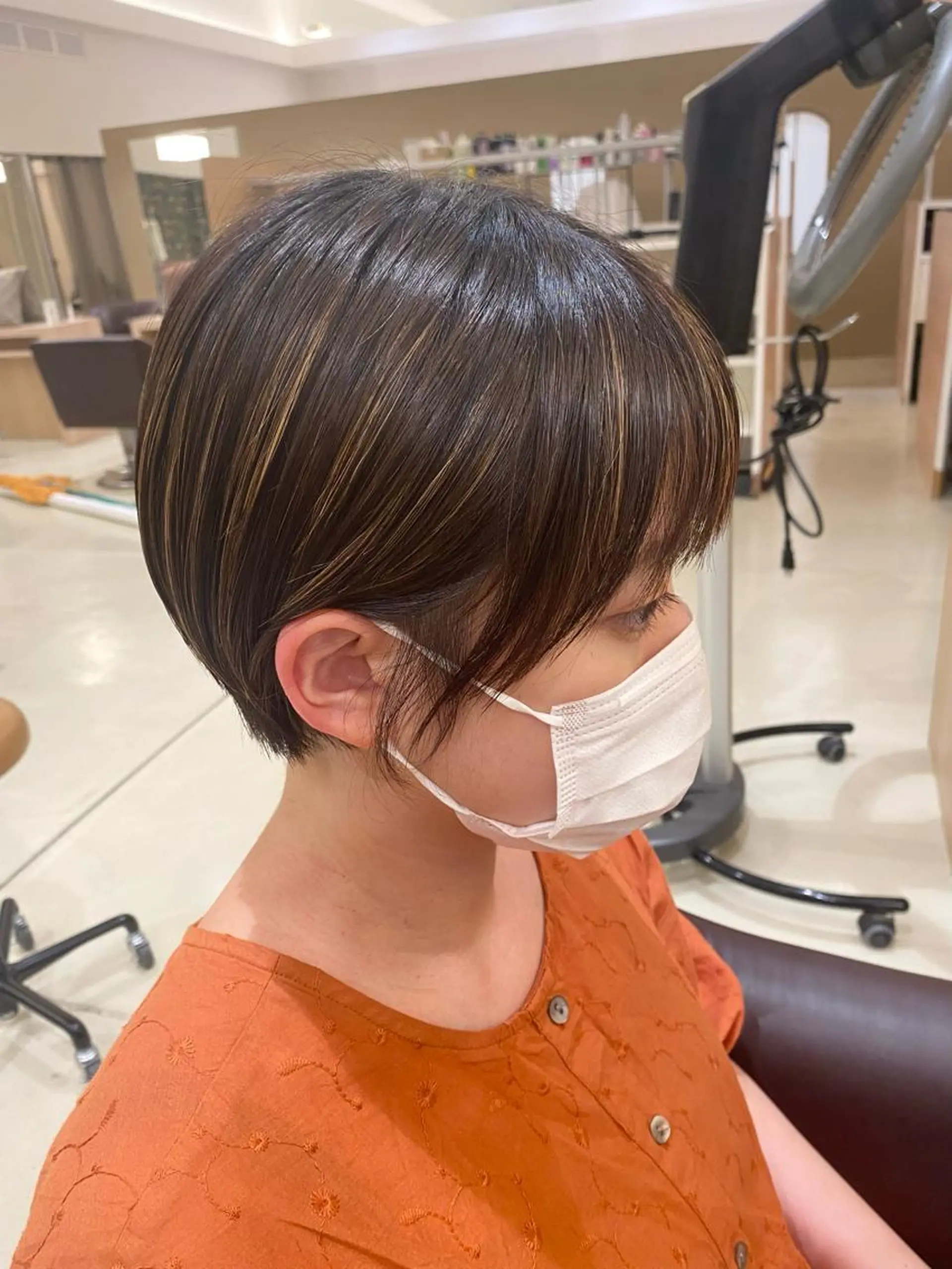 ショート ハイライト ショートヘア ヘアカラー みやび🫧髪質改善 🫧透明感カラー🫧のヘアスタイル