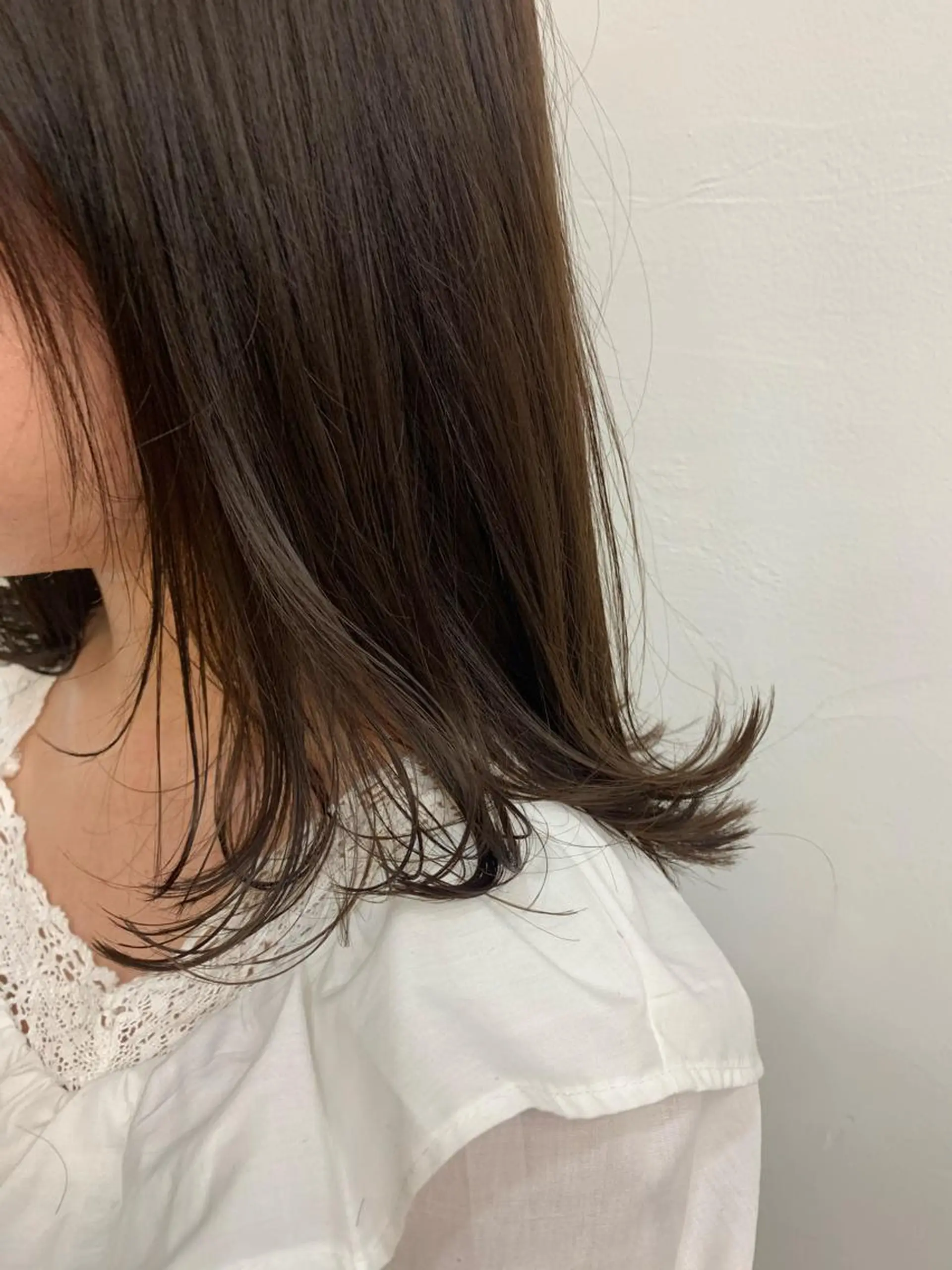 ミディアム カラー ベージュカラー ココアベージュ ボブ 長めボブ カット ヘアカラー トリートメント chama レイヤーカットのヘアスタイル