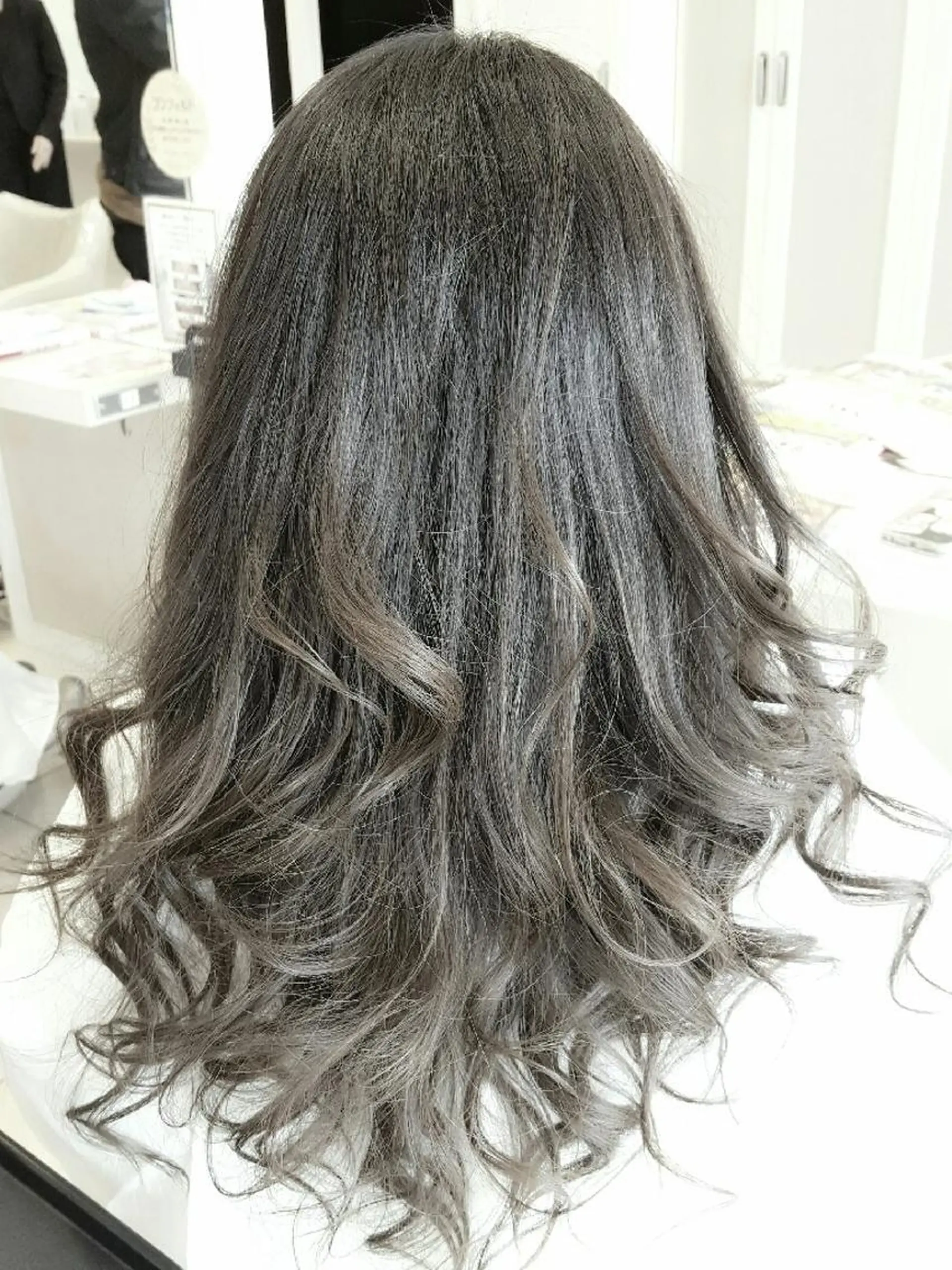 ロング カラー グラデーションカラー グレージュ 中村 光樹のヘアスタイル