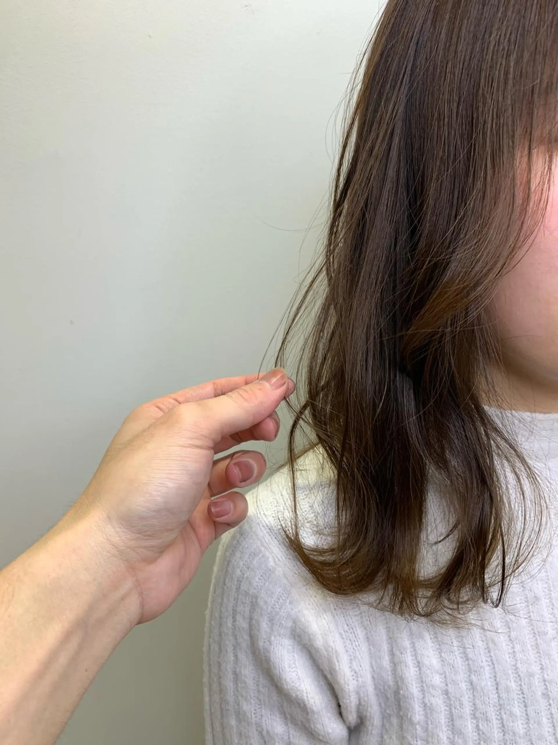 セミロング カラー ベージュカラー ショコラベージュ SALOWIN神戸三宮店所属・【美髪を叶える】中谷 彰宏（アキ)のヘアスタイル
