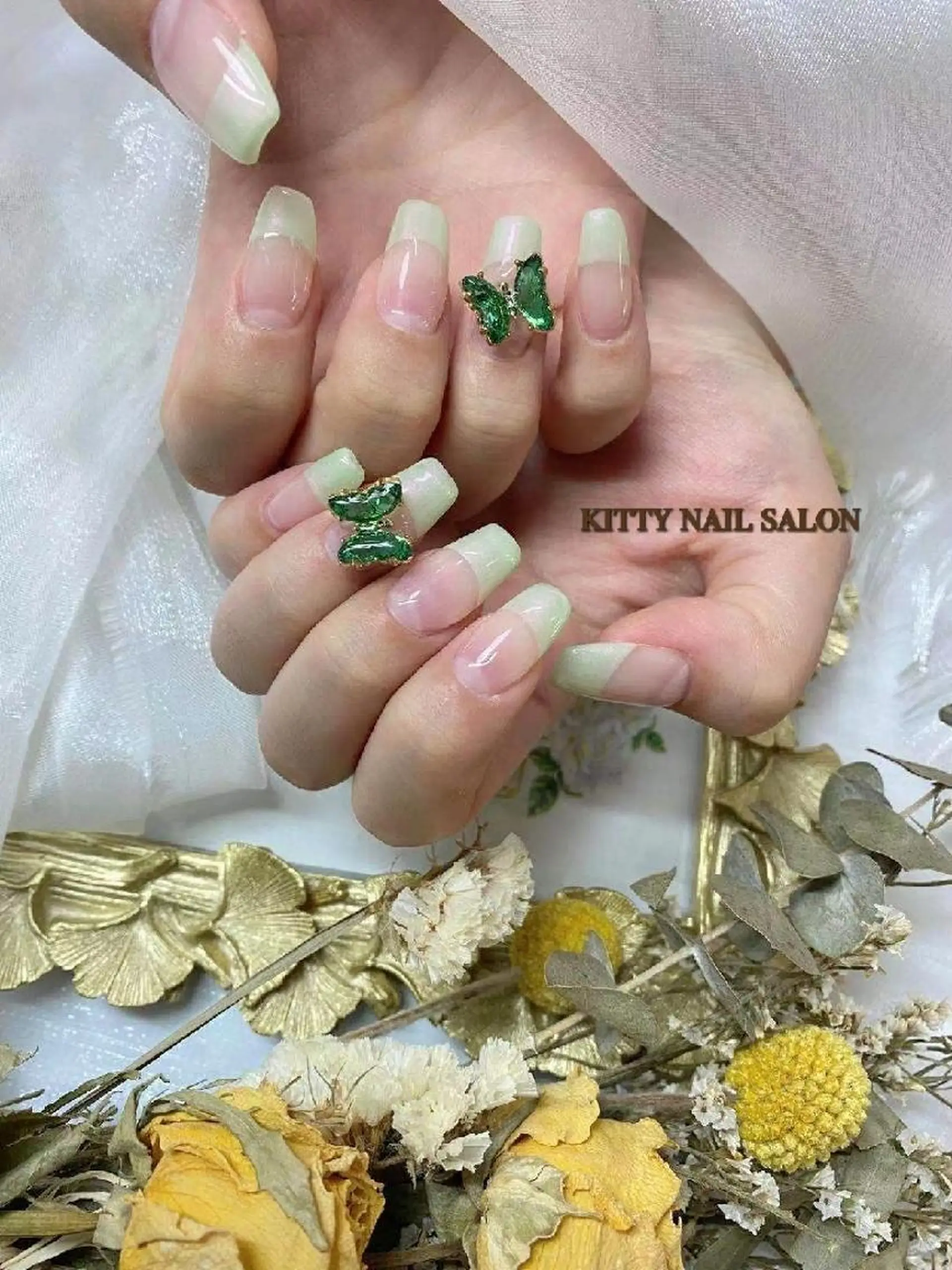 ネイル ストーンネイル ハンドネイル kitty nail salonのネイルデザイン